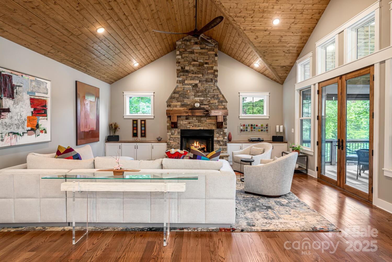 Flat Rock, North Carolina, 28731, United States, ,4 BathroomsBathrooms,Residential,Active,1860239