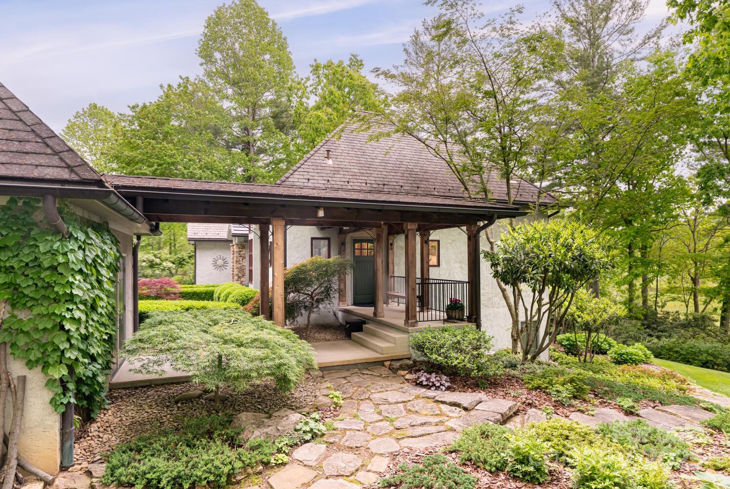 Arden, North Carolina, 28704, United States, 3 Bedrooms Bedrooms, ,3 BathroomsBathrooms,Residential,Active,1953399