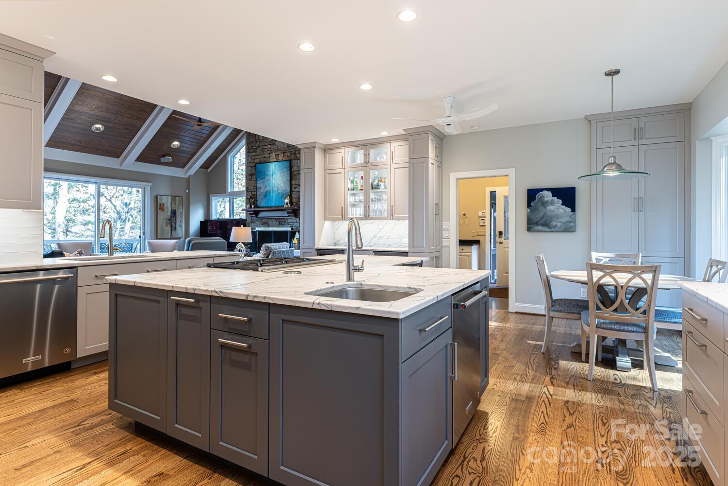 Flat Rock, North Carolina, 28731, United States, 3 Bedrooms Bedrooms, ,4 BathroomsBathrooms,Residential,Active,1990039