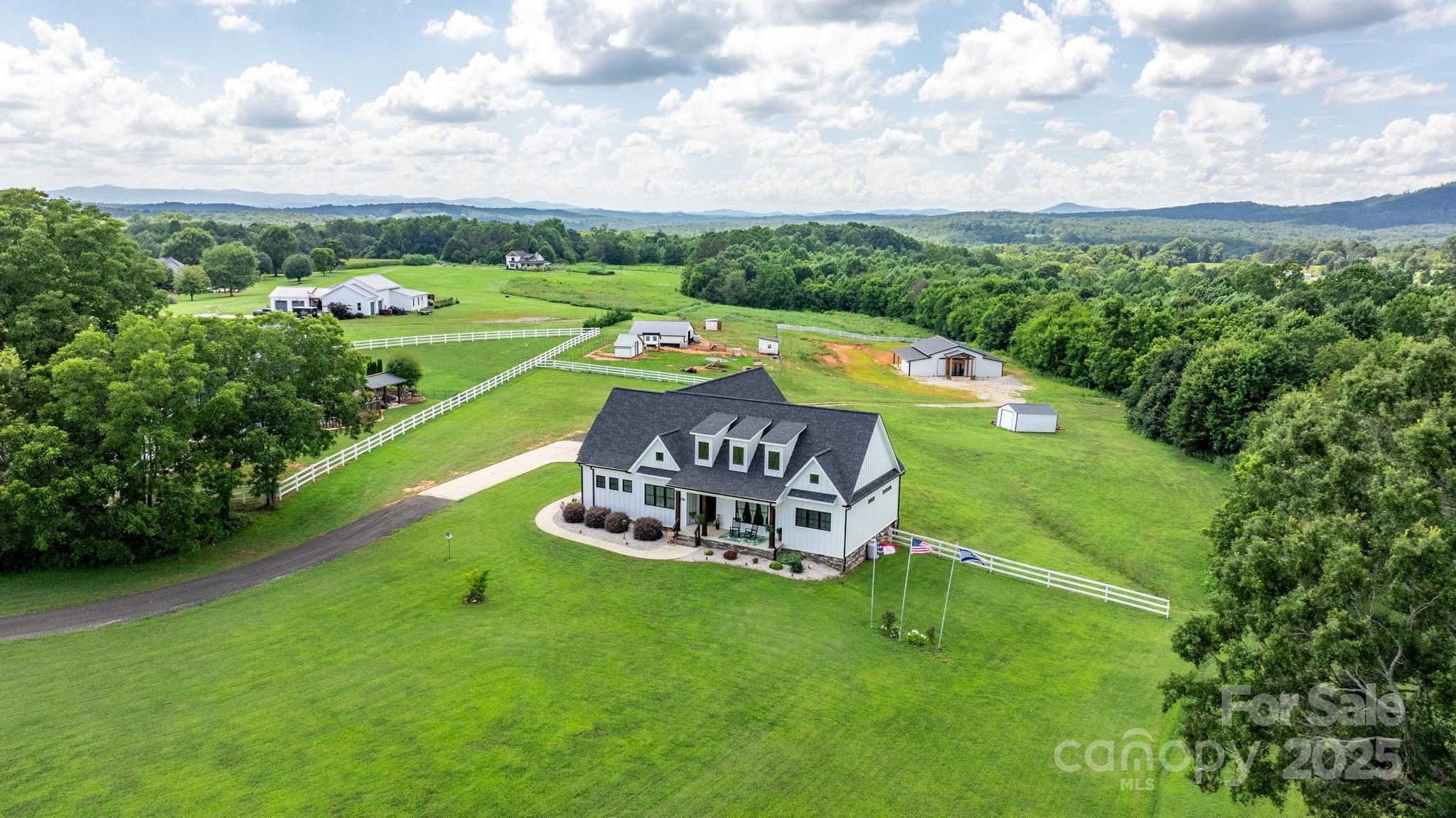 Hickory, North Carolina, 28602, United States, ,4 BathroomsBathrooms,Residential,Active,1894779