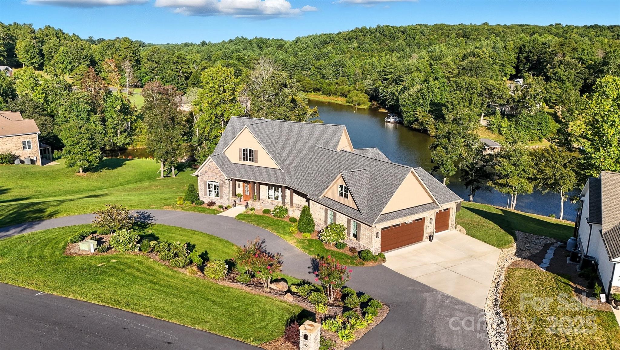 Hickory, North Carolina, 28601, United States, 3 Bedrooms Bedrooms, ,4 BathroomsBathrooms,Residential,Active,1942390