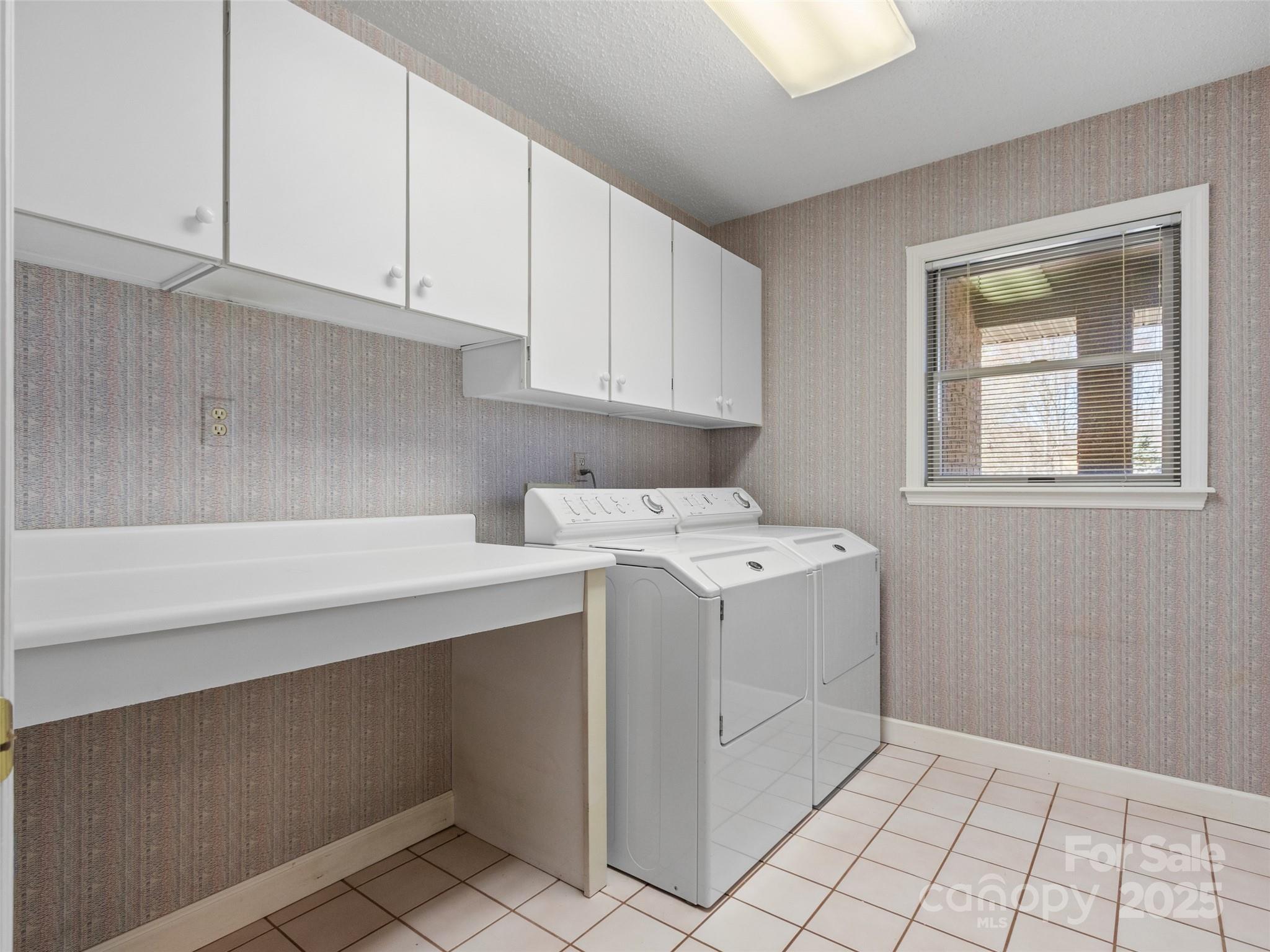 Barnardsville, North Carolina, 28709, United States, ,4 BathroomsBathrooms,Residential,Active,1770043