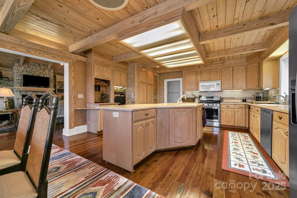 Brevard, North Carolina, 28712, United States, 4 Bedrooms Bedrooms, ,5 BathroomsBathrooms,Residential,Active,1997889