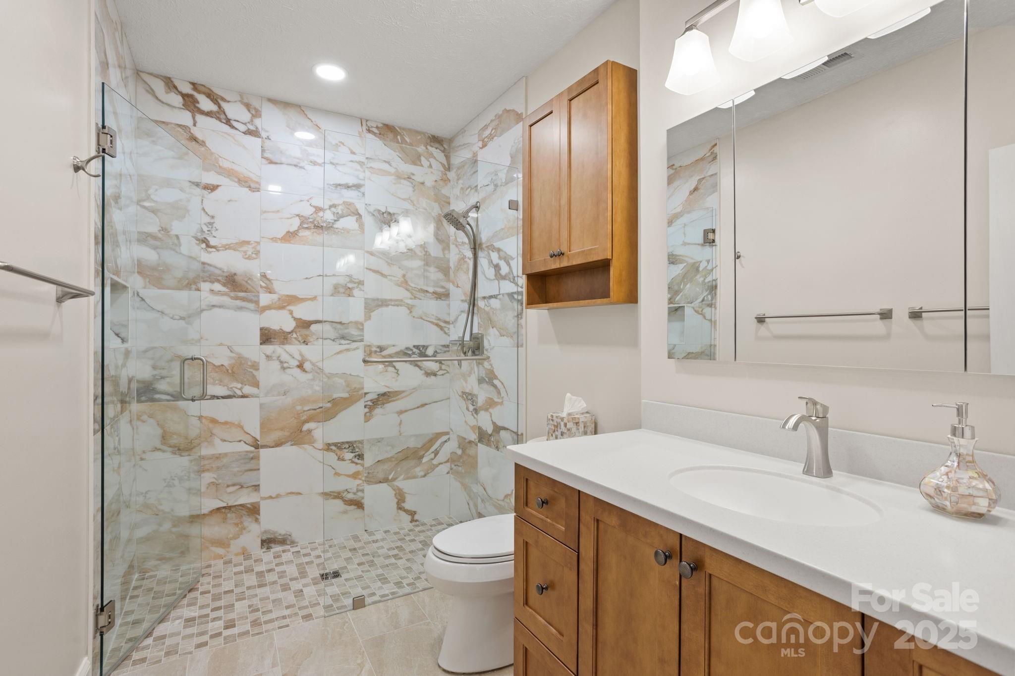 Hendersonville, North Carolina, 28739, United States, 3 Bedrooms Bedrooms, ,4 BathroomsBathrooms,Residential,Active,1973289