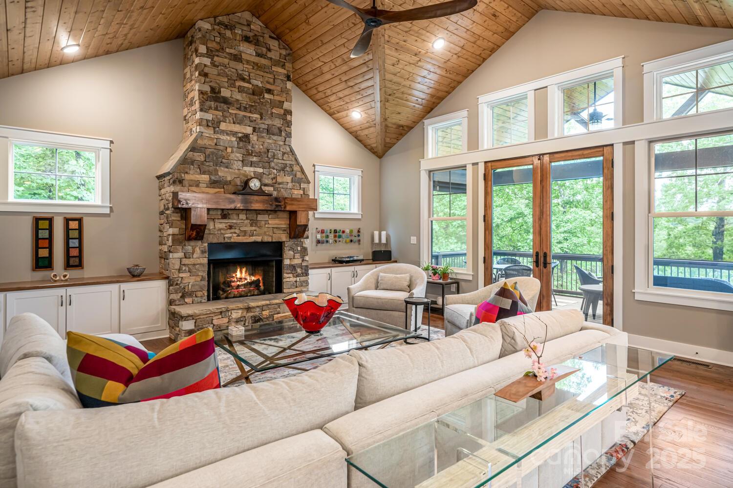 Flat Rock, North Carolina, 28731, United States, ,4 BathroomsBathrooms,Residential,Active,1860239