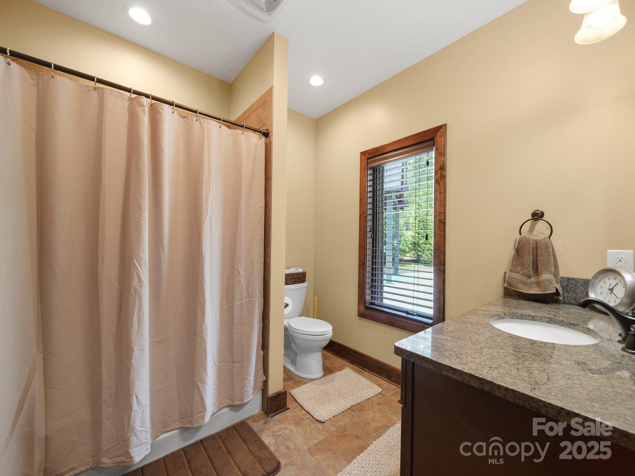 Clover, South Carolina, 29710, United States, 4 Bedrooms Bedrooms, ,6 BathroomsBathrooms,Residential,Active,1904708