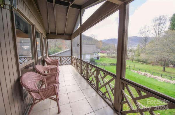 41 BALSAM SHADOWS RD, MAGGIE VALLEY, NC 28751, photo 3 of 32