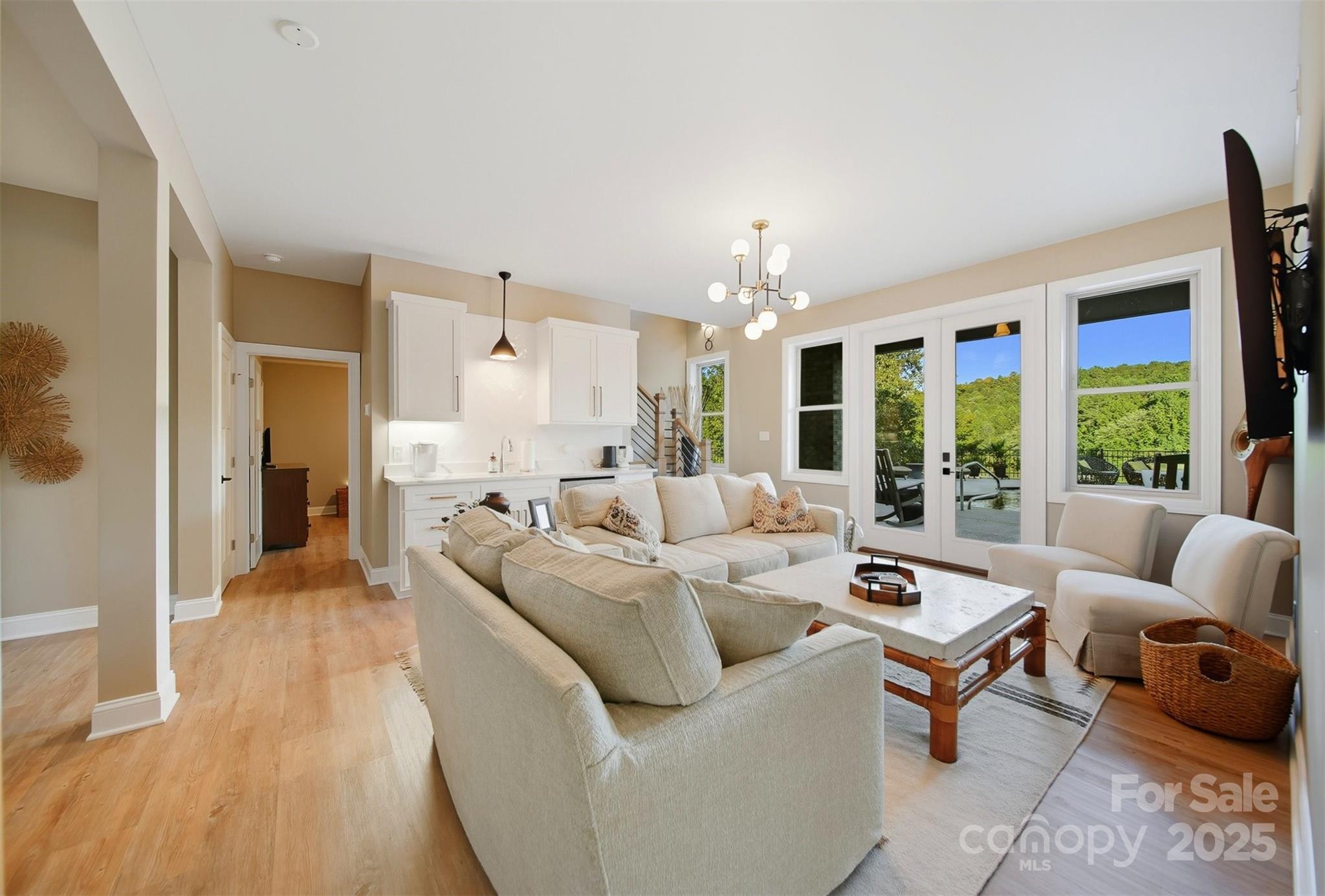 Hickory, North Carolina, 28601, United States, 3 Bedrooms Bedrooms, ,4 BathroomsBathrooms,Residential,Active,1942390