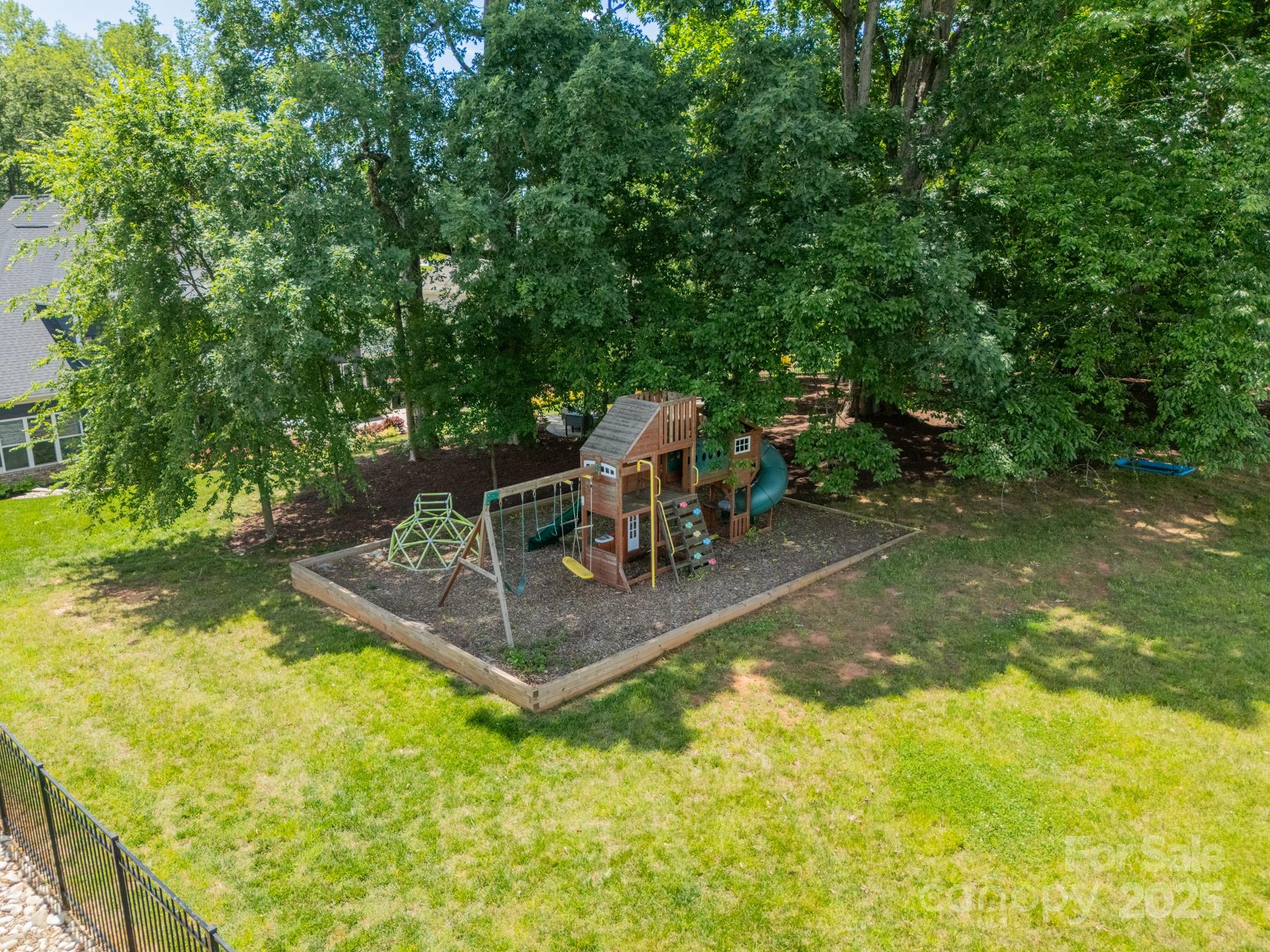 Belmont, North Carolina, 28012, United States, 4 Bedrooms Bedrooms, ,4 BathroomsBathrooms,Residential,Active,1852772