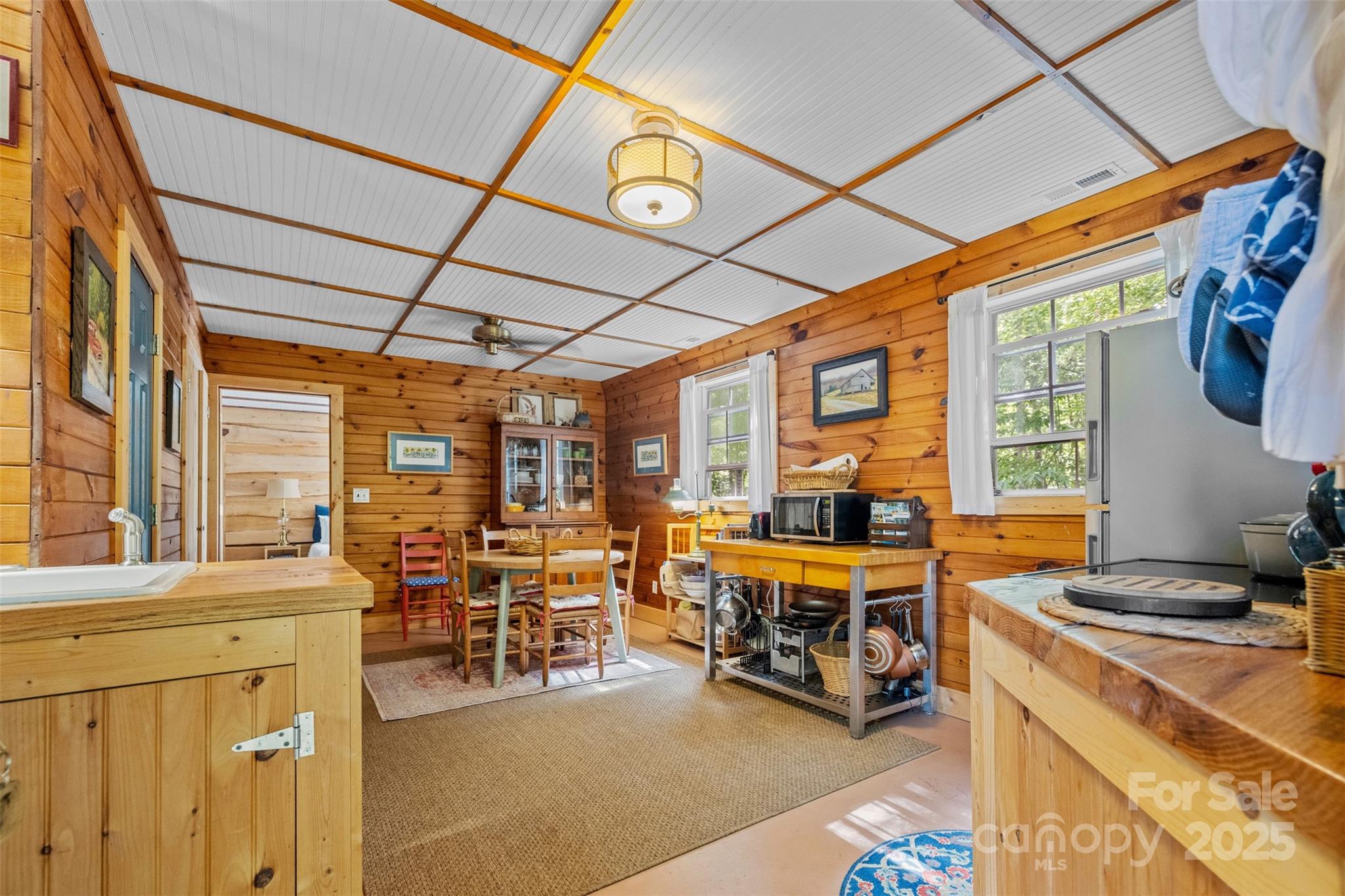 Mill Spring, North Carolina, 28756, United States, 2 Bedrooms Bedrooms, ,3 BathroomsBathrooms,Residential,Active,1945864