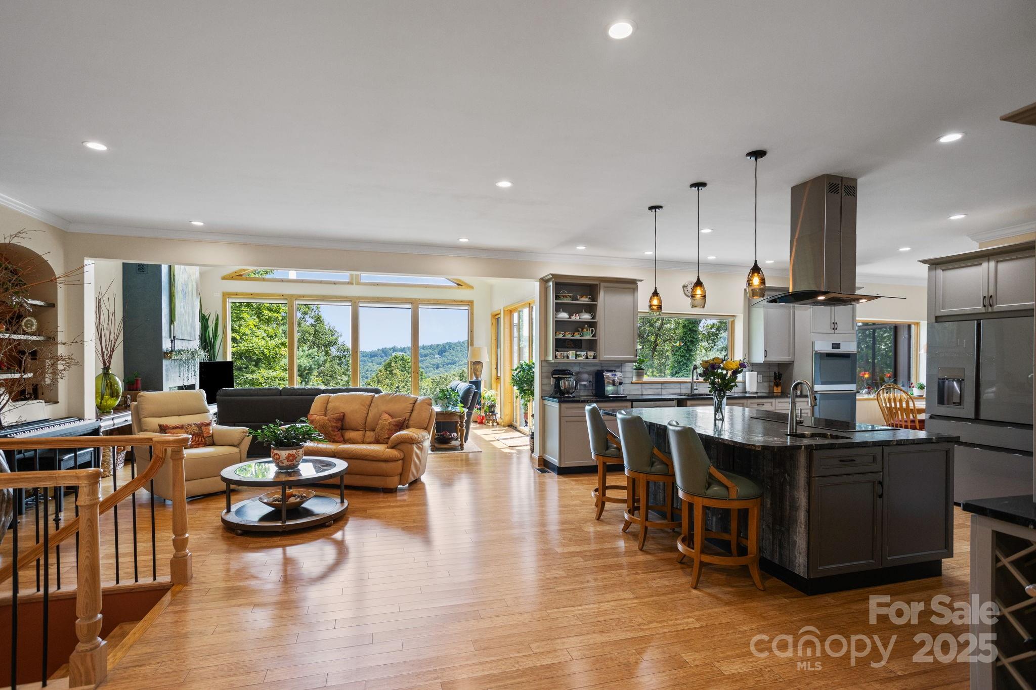 Flat Rock, North Carolina, 28731, United States, 3 Bedrooms Bedrooms, ,4 BathroomsBathrooms,Residential,Active,1936630
