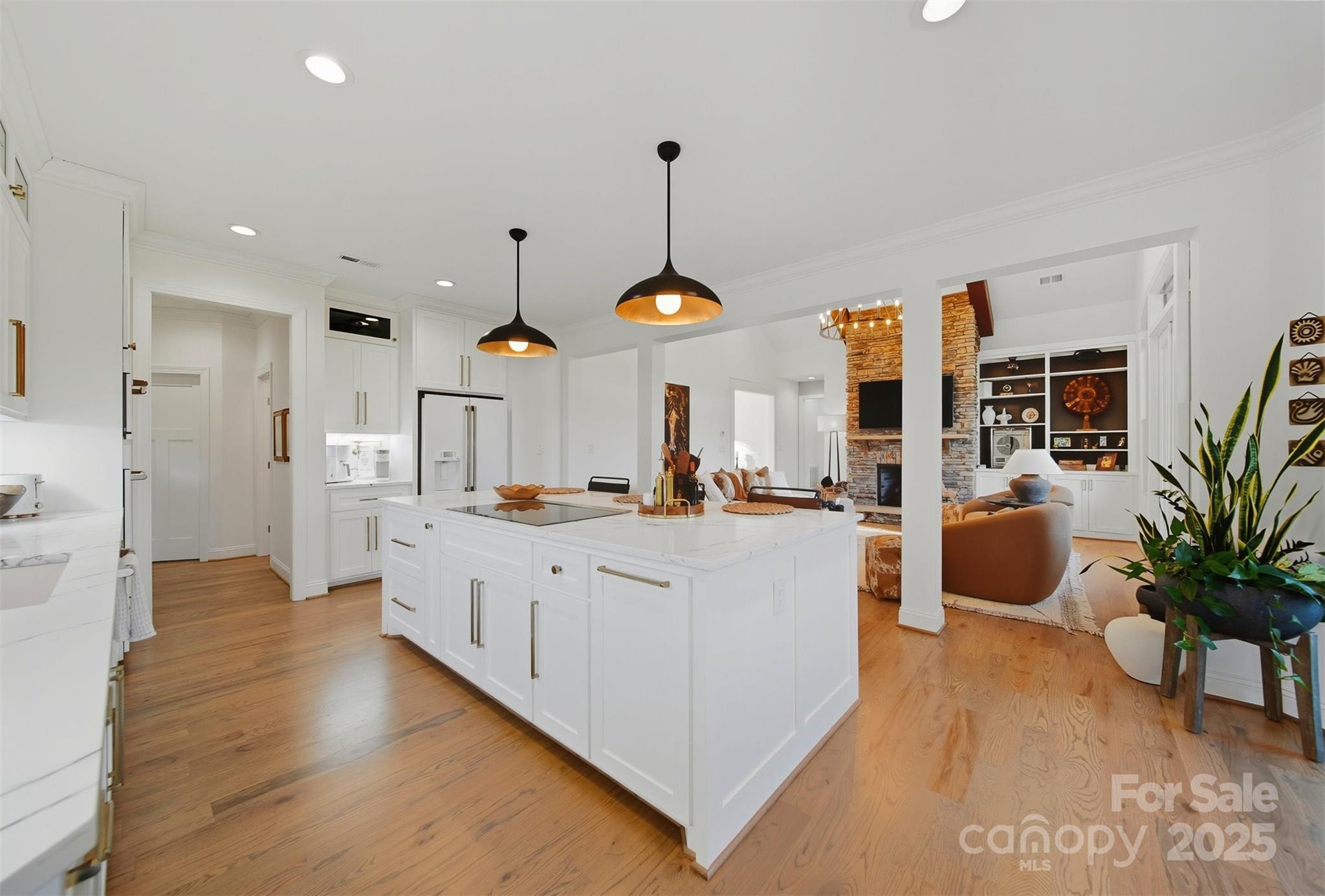 Hickory, North Carolina, 28601, United States, 3 Bedrooms Bedrooms, ,4 BathroomsBathrooms,Residential,Active,1942390