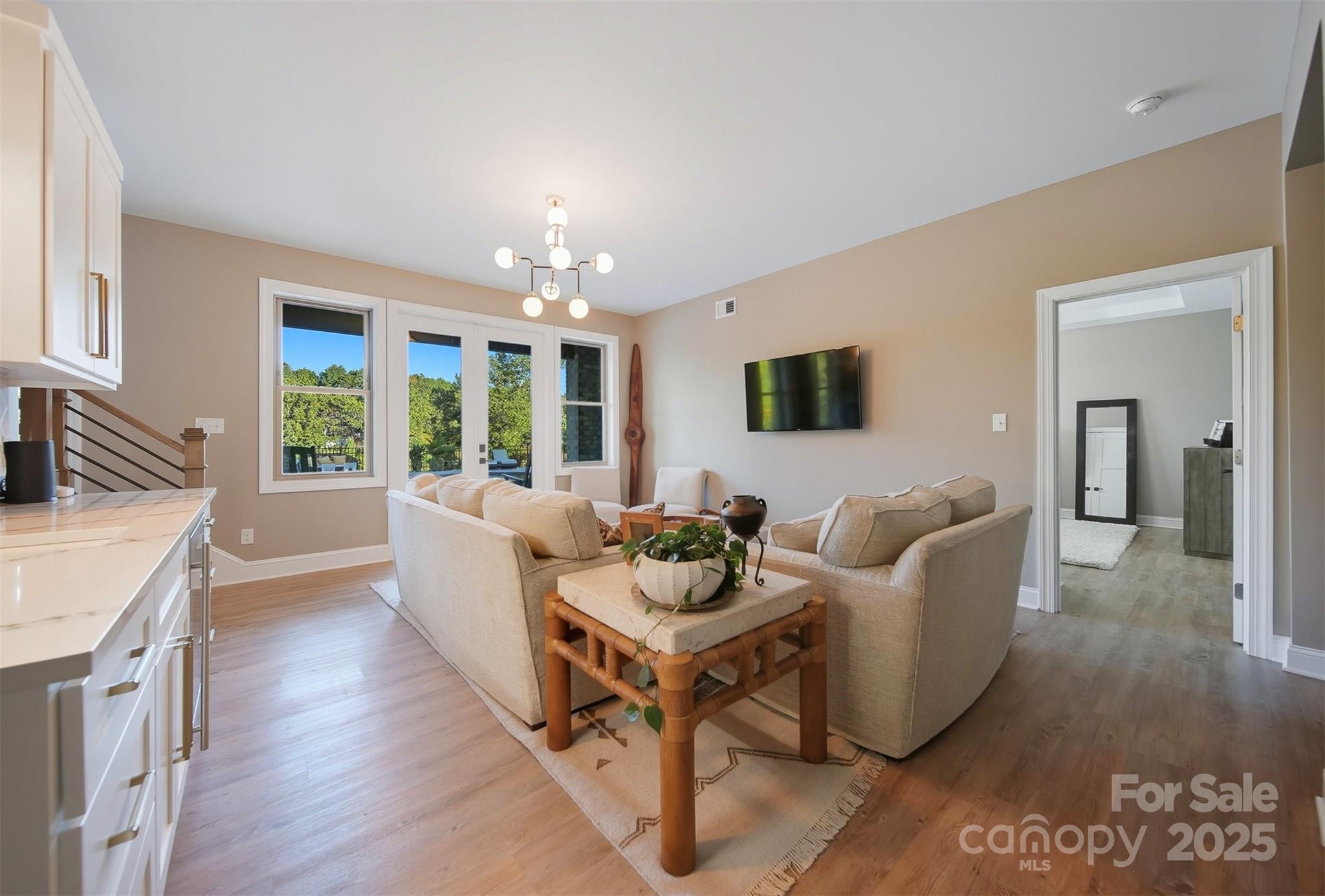 Hickory, North Carolina, 28601, United States, 3 Bedrooms Bedrooms, ,4 BathroomsBathrooms,Residential,Active,1942390