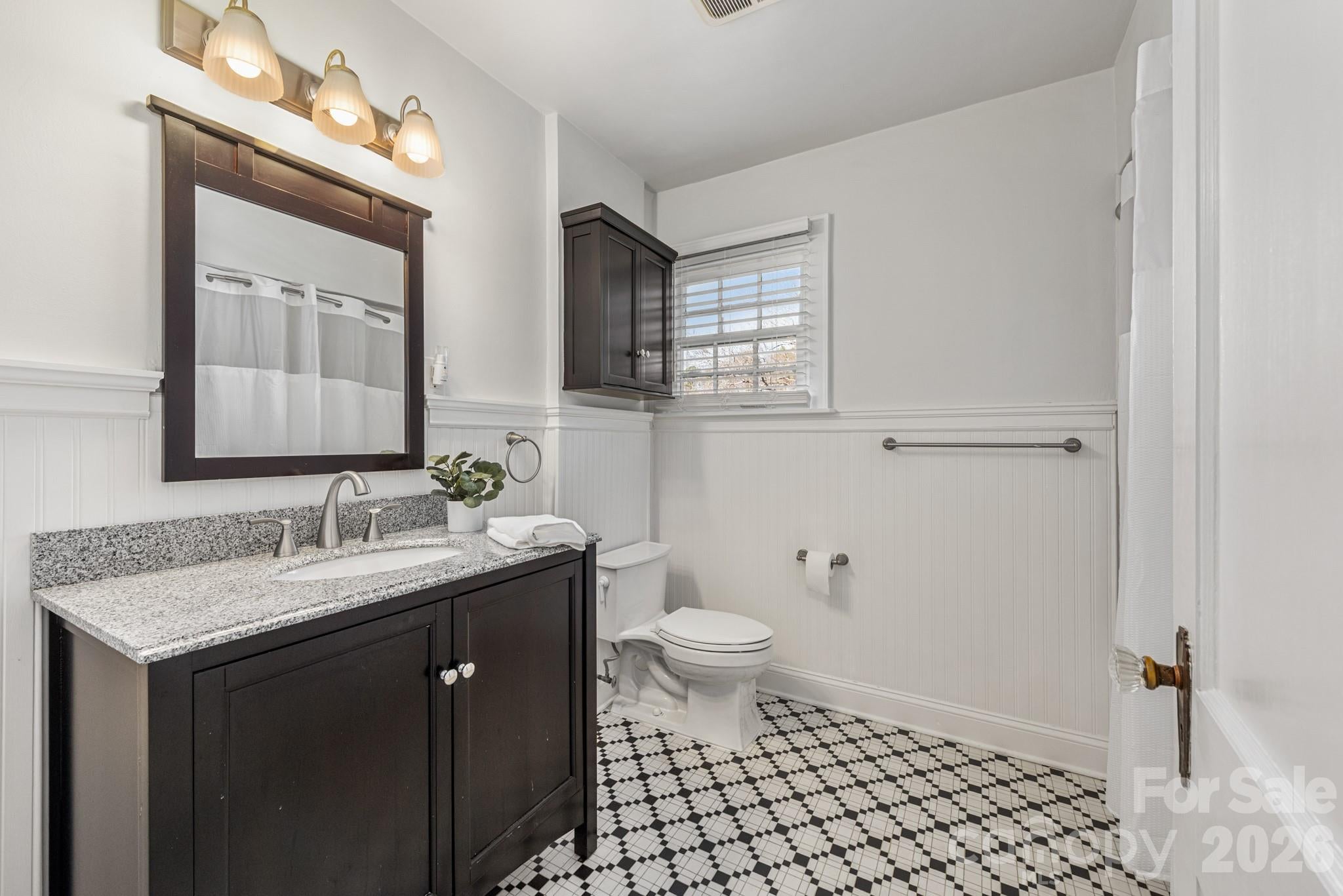 Belmont, North Carolina, 28012, United States, 5 Bedrooms Bedrooms, ,4 BathroomsBathrooms,Residential,Active,2011846