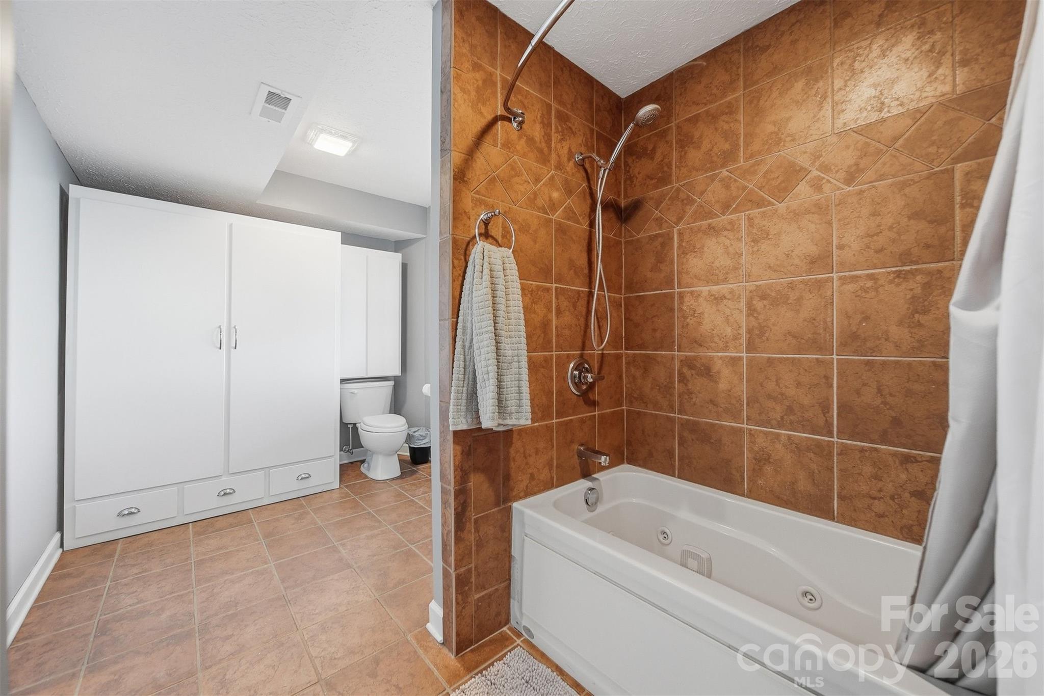 Morganton, North Carolina, 28655, United States, 3 Bedrooms Bedrooms, ,3 BathroomsBathrooms,Residential,Active,2009823