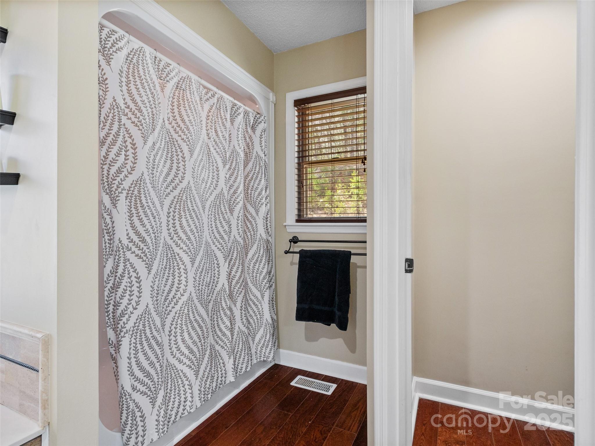 Barnardsville, North Carolina, 28709, United States, ,4 BathroomsBathrooms,Residential,Active,1770043