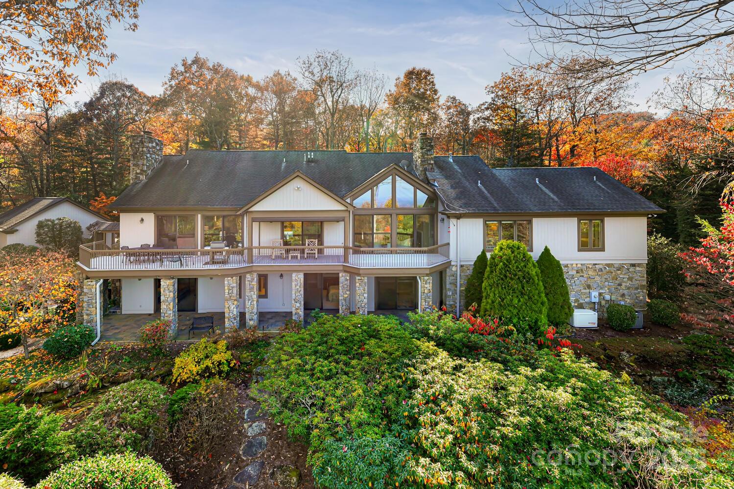 Flat Rock, North Carolina, 28731, United States, 3 Bedrooms Bedrooms, ,4 BathroomsBathrooms,Residential,Active,1990039