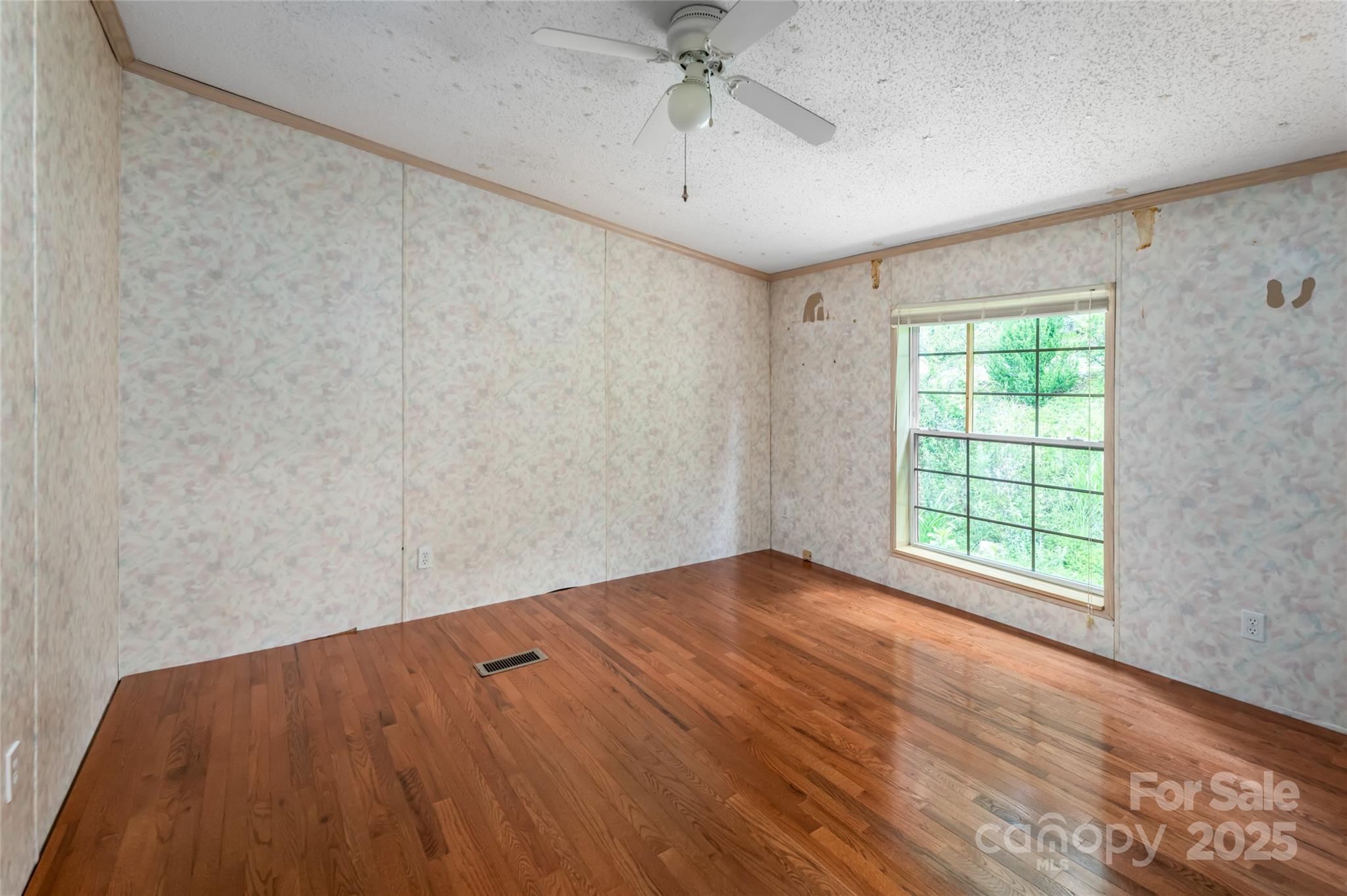 Weaverville, North Carolina, 28787, United States, 3 Bedrooms Bedrooms, ,2 BathroomsBathrooms,Residential,Active,1892411