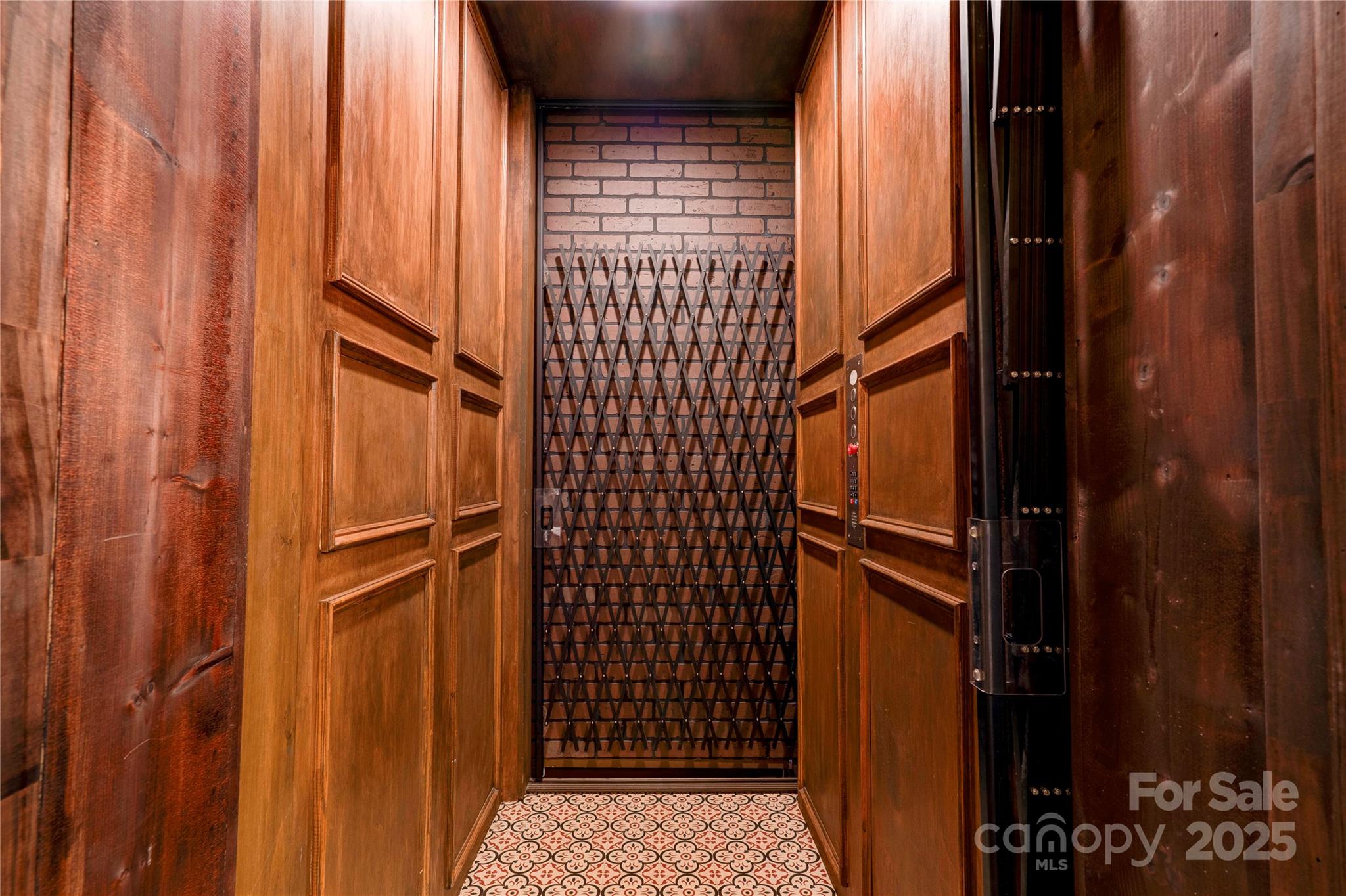 Kings Mountain, North Carolina, 28086, United States, 5 Bedrooms Bedrooms, ,6 BathroomsBathrooms,Residential,Active,1888967