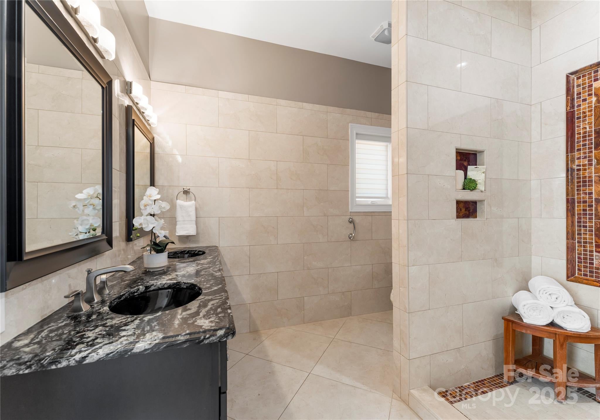 Charlotte, North Carolina, 28278, United States, 5 Bedrooms Bedrooms, ,5 BathroomsBathrooms,Residential,Active,1748232