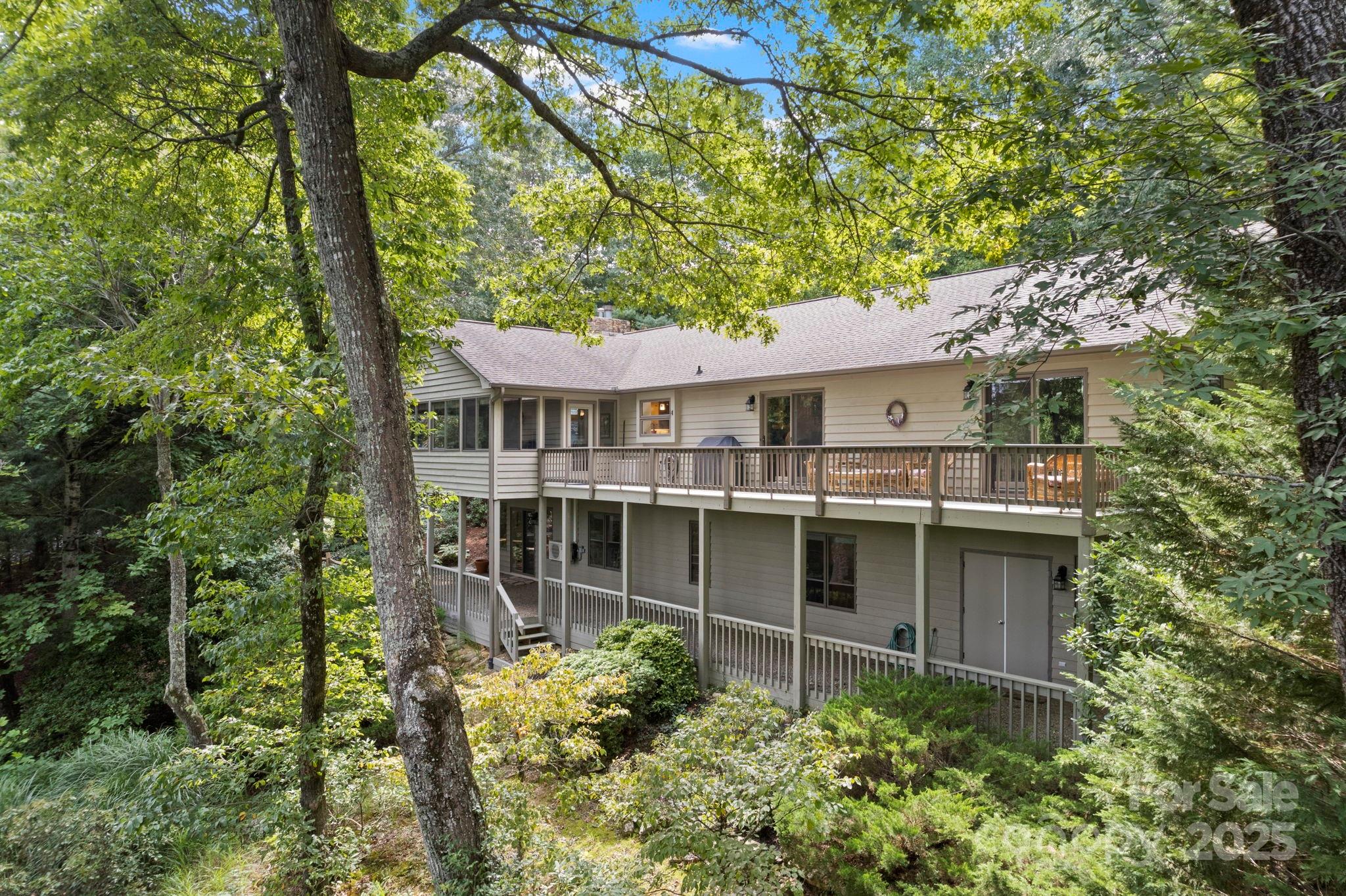 Flat Rock, North Carolina, 28731, United States, 3 Bedrooms Bedrooms, ,3 BathroomsBathrooms,Residential,Active,1989787