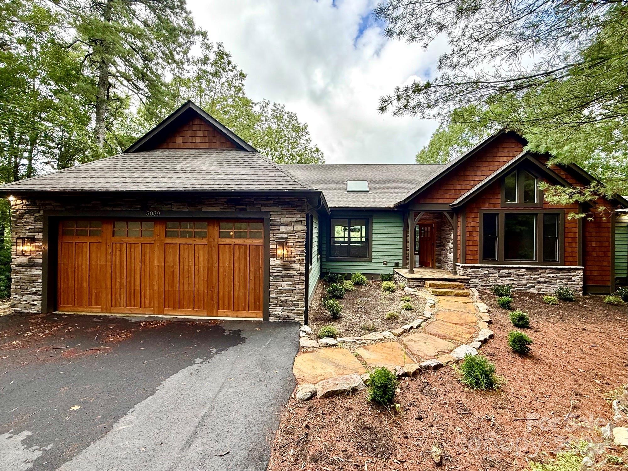 Brevard, North Carolina, 28712, United States, 4 Bedrooms Bedrooms, ,3 BathroomsBathrooms,Residential,Active,1997608