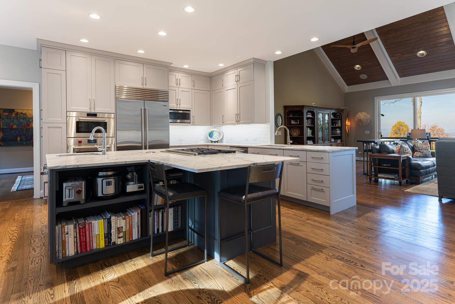 Flat Rock, North Carolina, 28731, United States, 3 Bedrooms Bedrooms, ,4 BathroomsBathrooms,Residential,Active,1990039