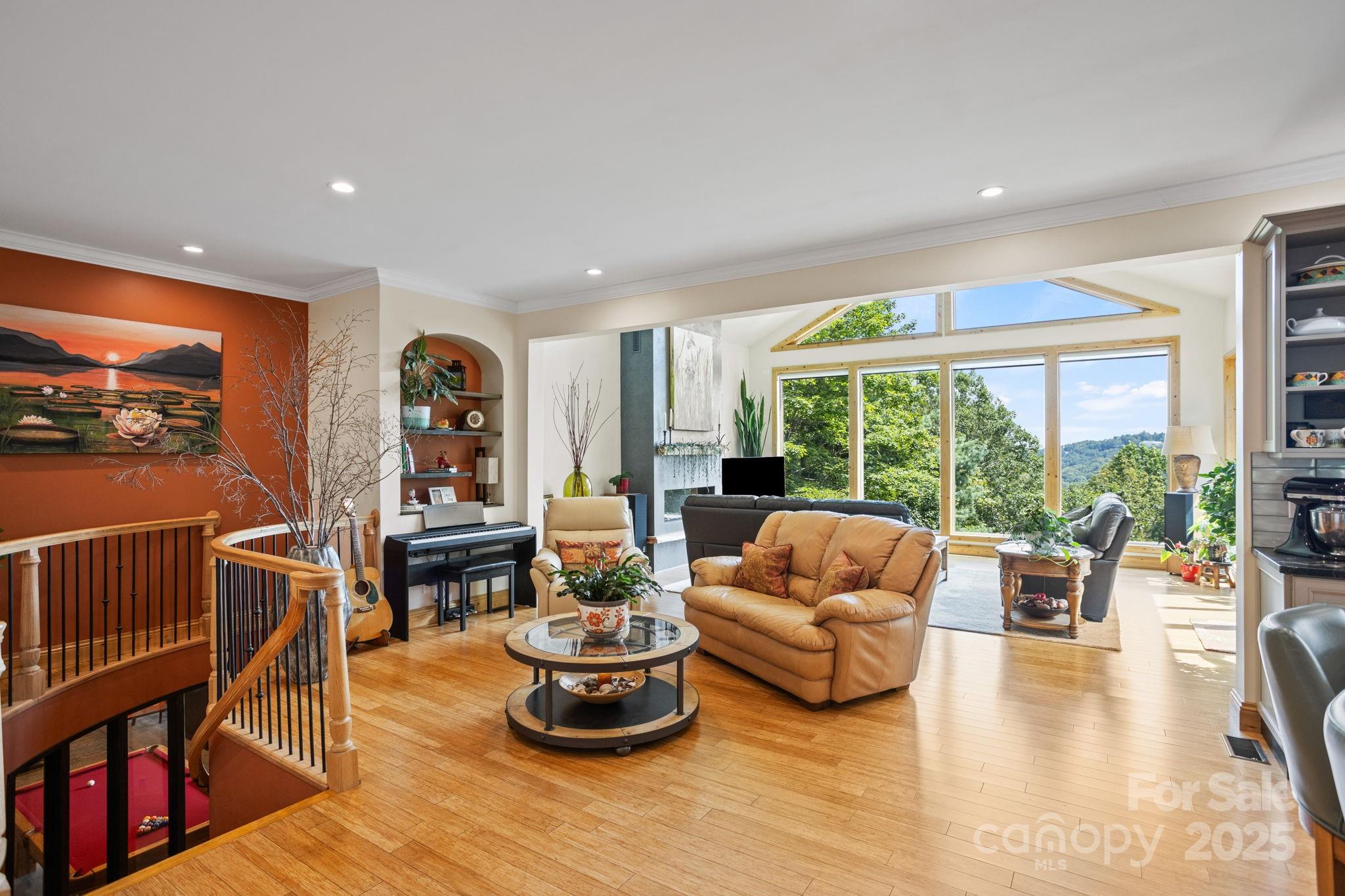 Flat Rock, North Carolina, 28731, United States, 3 Bedrooms Bedrooms, ,4 BathroomsBathrooms,Residential,Active,1936630