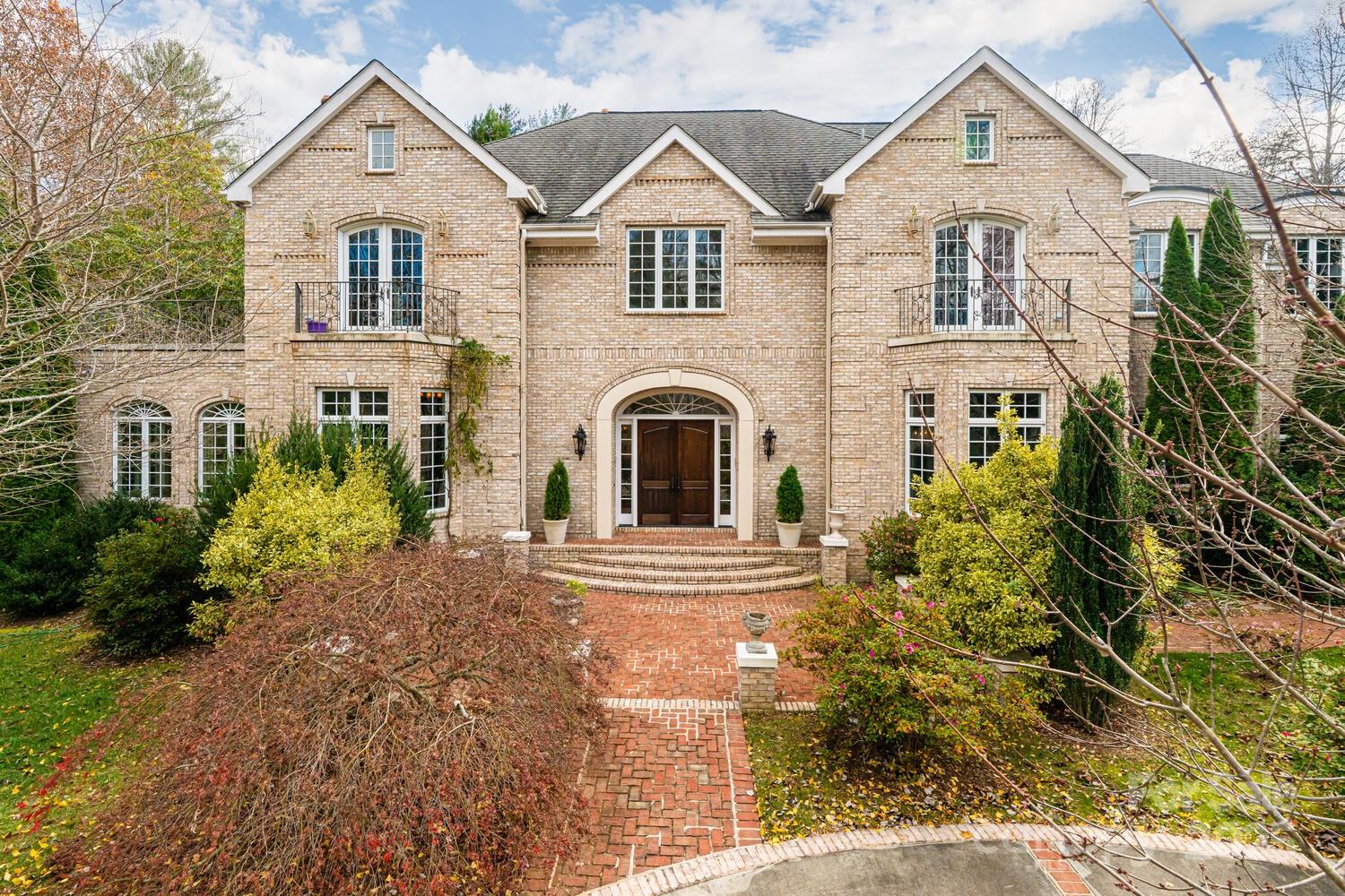 Fletcher, North Carolina, 28732, United States, 4 Bedrooms Bedrooms, ,7 BathroomsBathrooms,Residential,Active,1997887