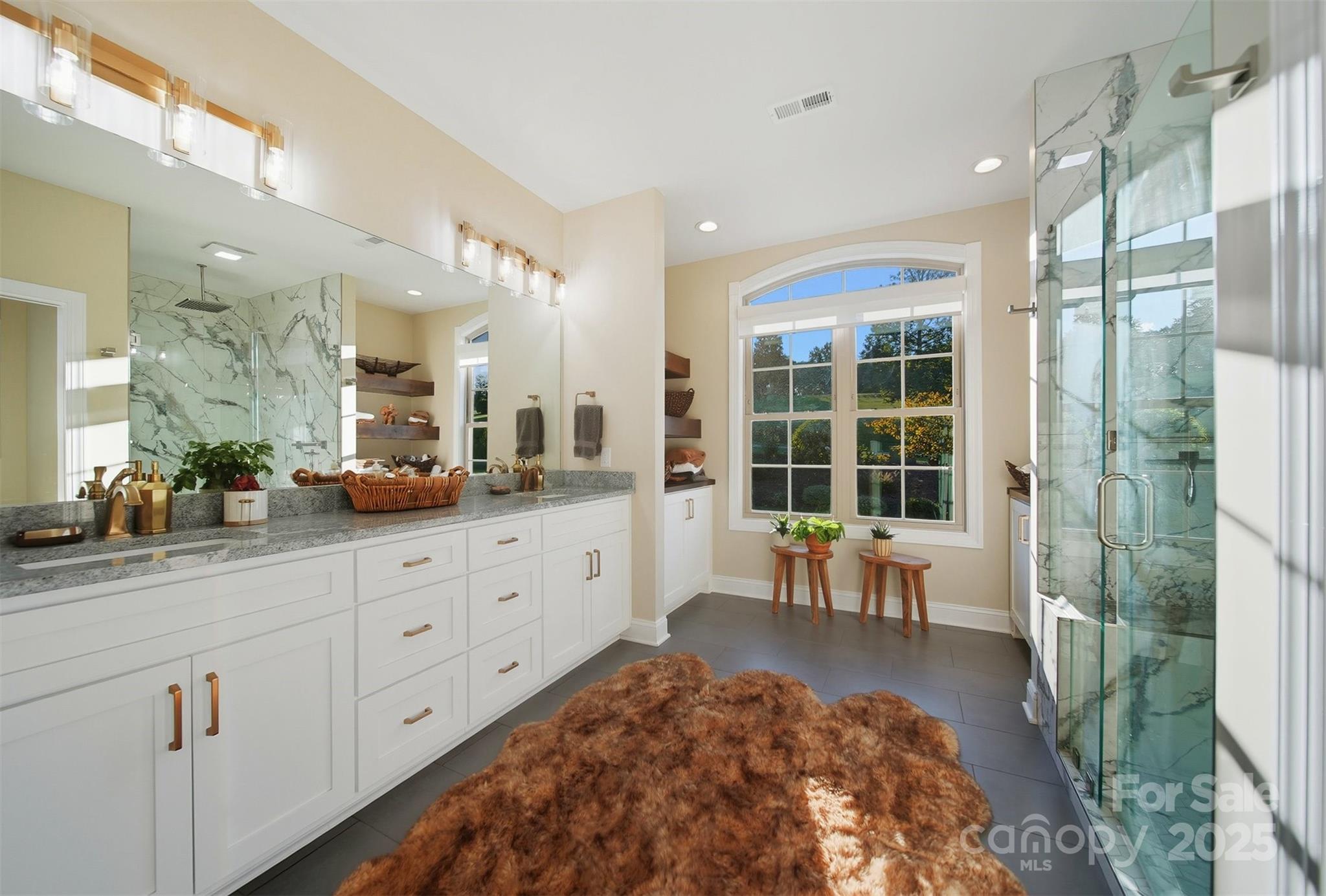 Hickory, North Carolina, 28601, United States, 3 Bedrooms Bedrooms, ,4 BathroomsBathrooms,Residential,Active,1942390