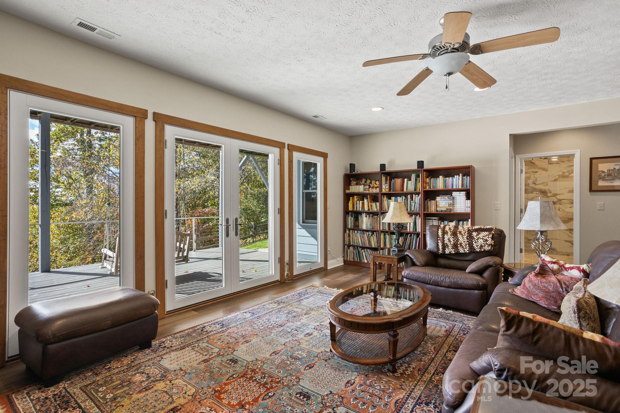 Hendersonville, North Carolina, 28739, United States, 3 Bedrooms Bedrooms, ,4 BathroomsBathrooms,Residential,Active,1973289