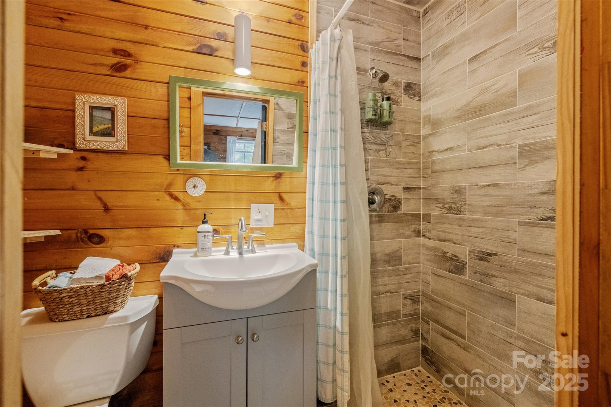 Mill Spring, North Carolina, 28756, United States, 2 Bedrooms Bedrooms, ,3 BathroomsBathrooms,Residential,Active,1945864