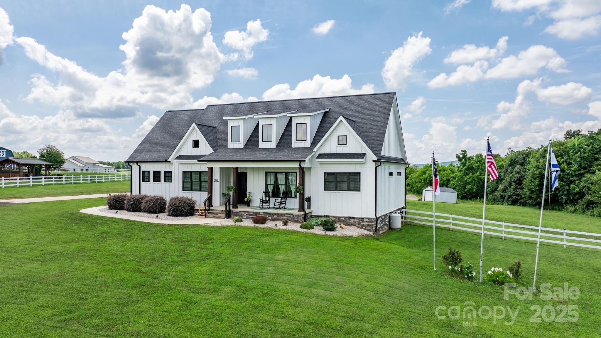 Hickory, North Carolina, 28602, United States, ,4 BathroomsBathrooms,Residential,Active,1894779