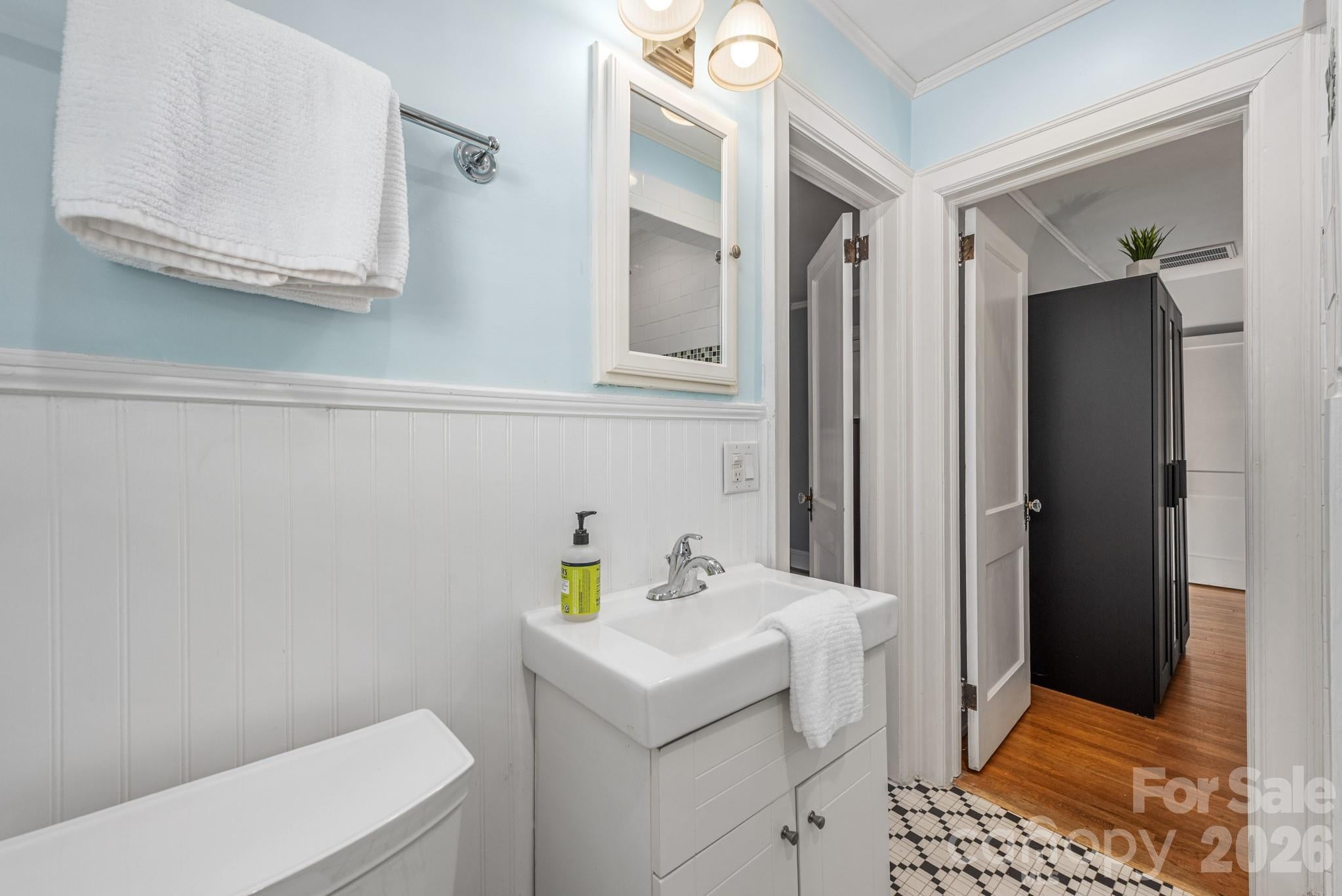 Belmont, North Carolina, 28012, United States, 5 Bedrooms Bedrooms, ,4 BathroomsBathrooms,Residential,Active,2011846