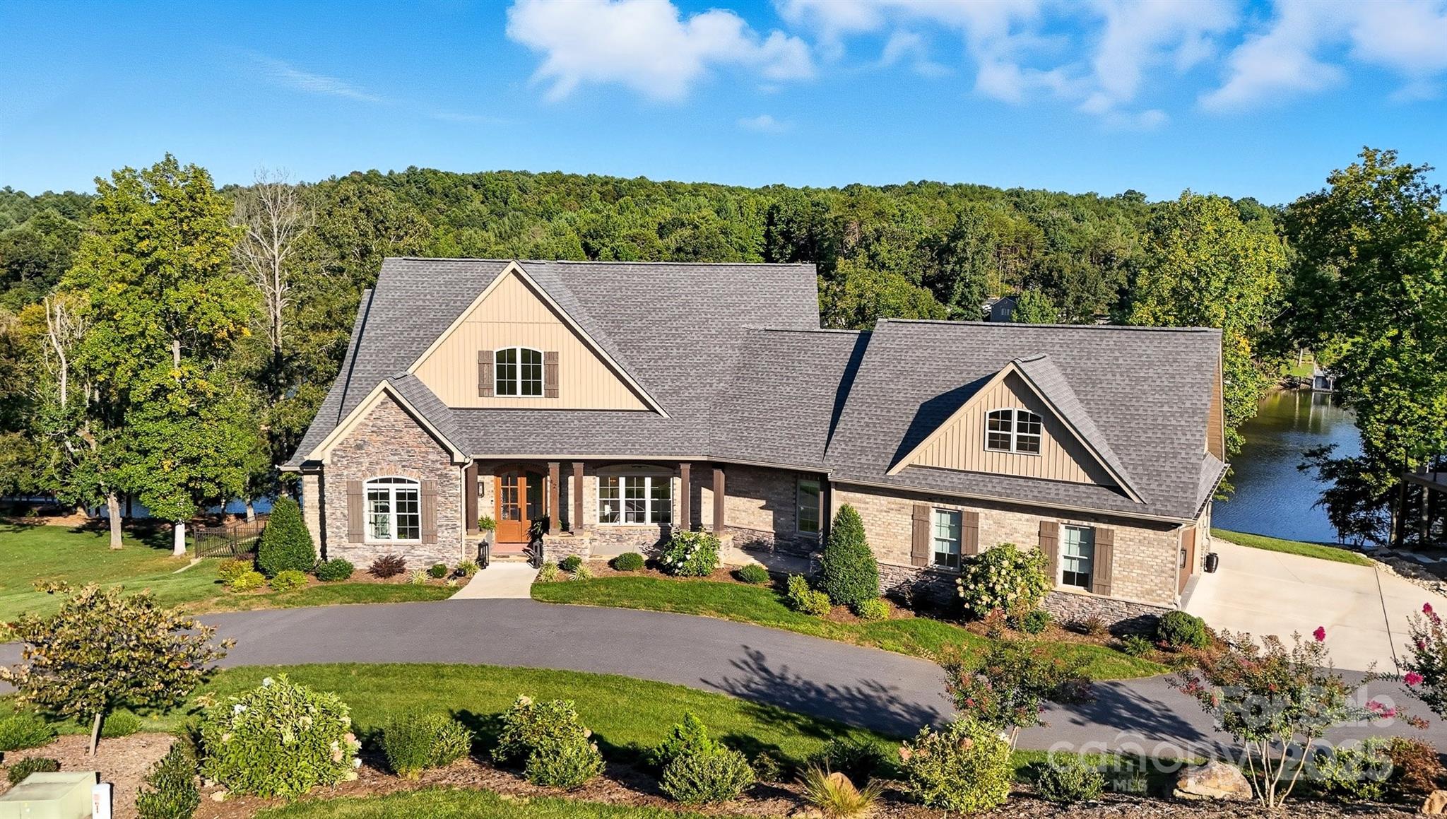 Hickory, North Carolina, 28601, United States, 3 Bedrooms Bedrooms, ,4 BathroomsBathrooms,Residential,Active,1942390