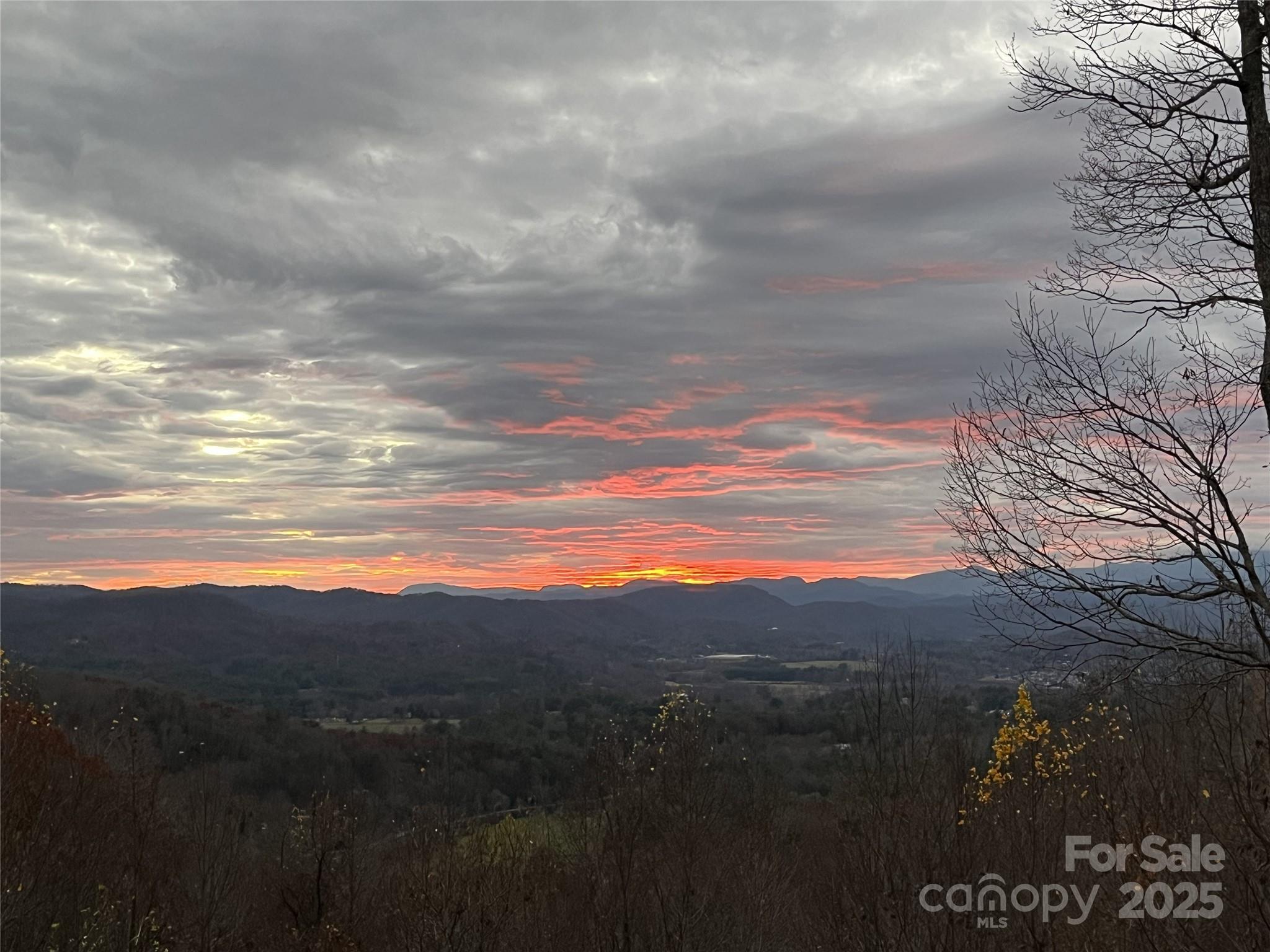 Hendersonville, North Carolina, 28739, United States, 3 Bedrooms Bedrooms, ,4 BathroomsBathrooms,Residential,Active,1973289