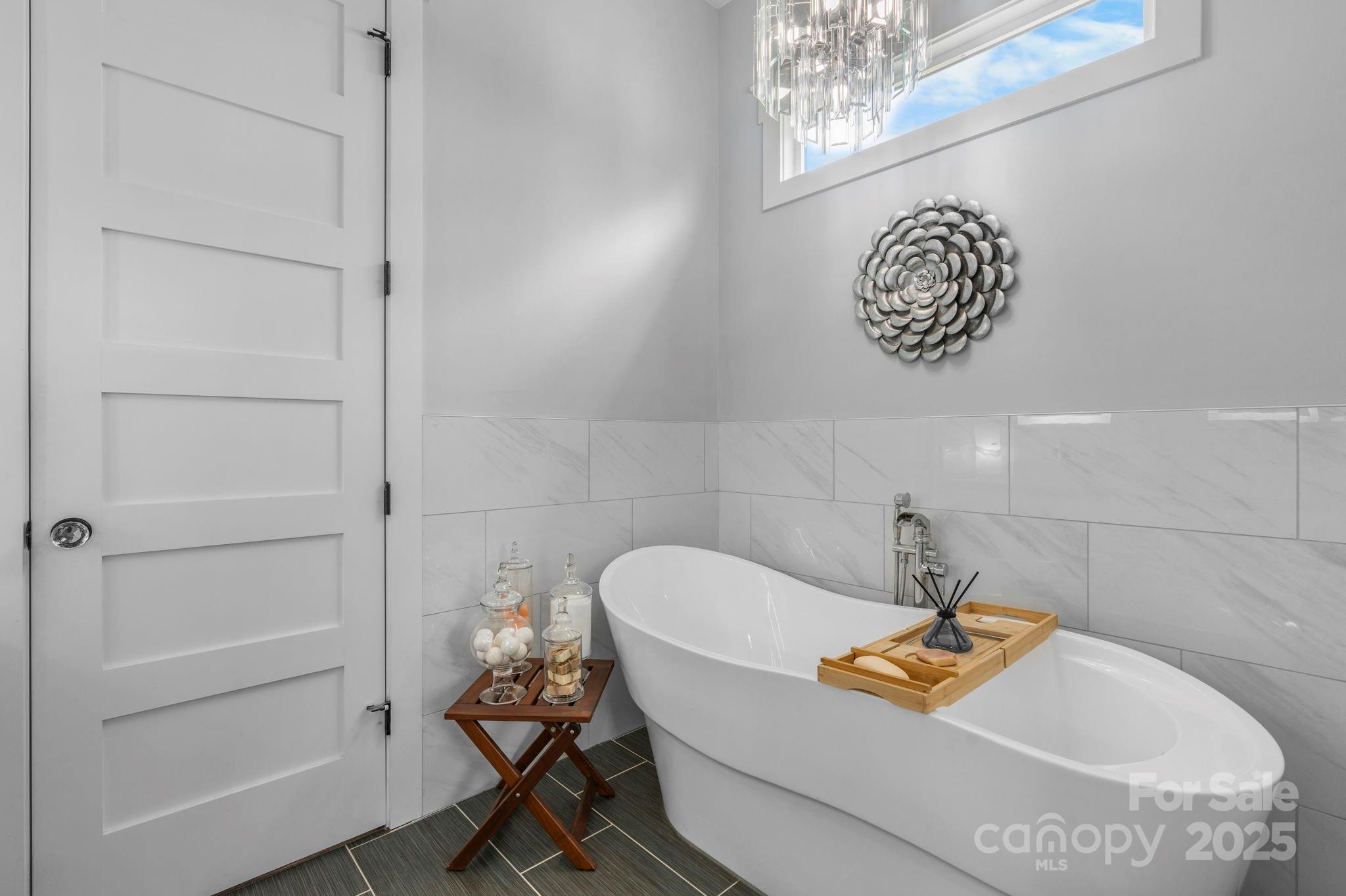 Hickory, North Carolina, 28602, United States, ,4 BathroomsBathrooms,Residential,Active,1894779