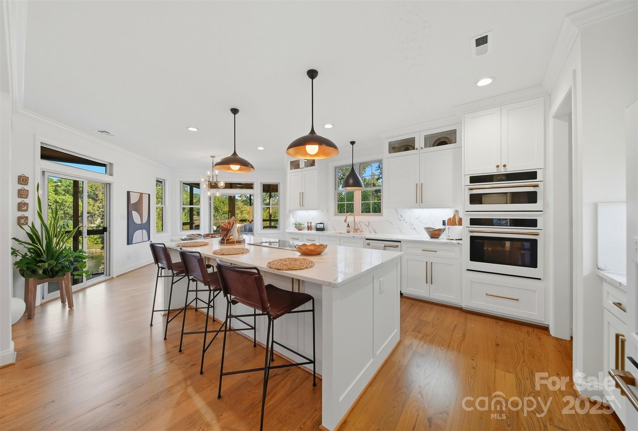 Hickory, North Carolina, 28601, United States, 3 Bedrooms Bedrooms, ,4 BathroomsBathrooms,Residential,Active,1942390