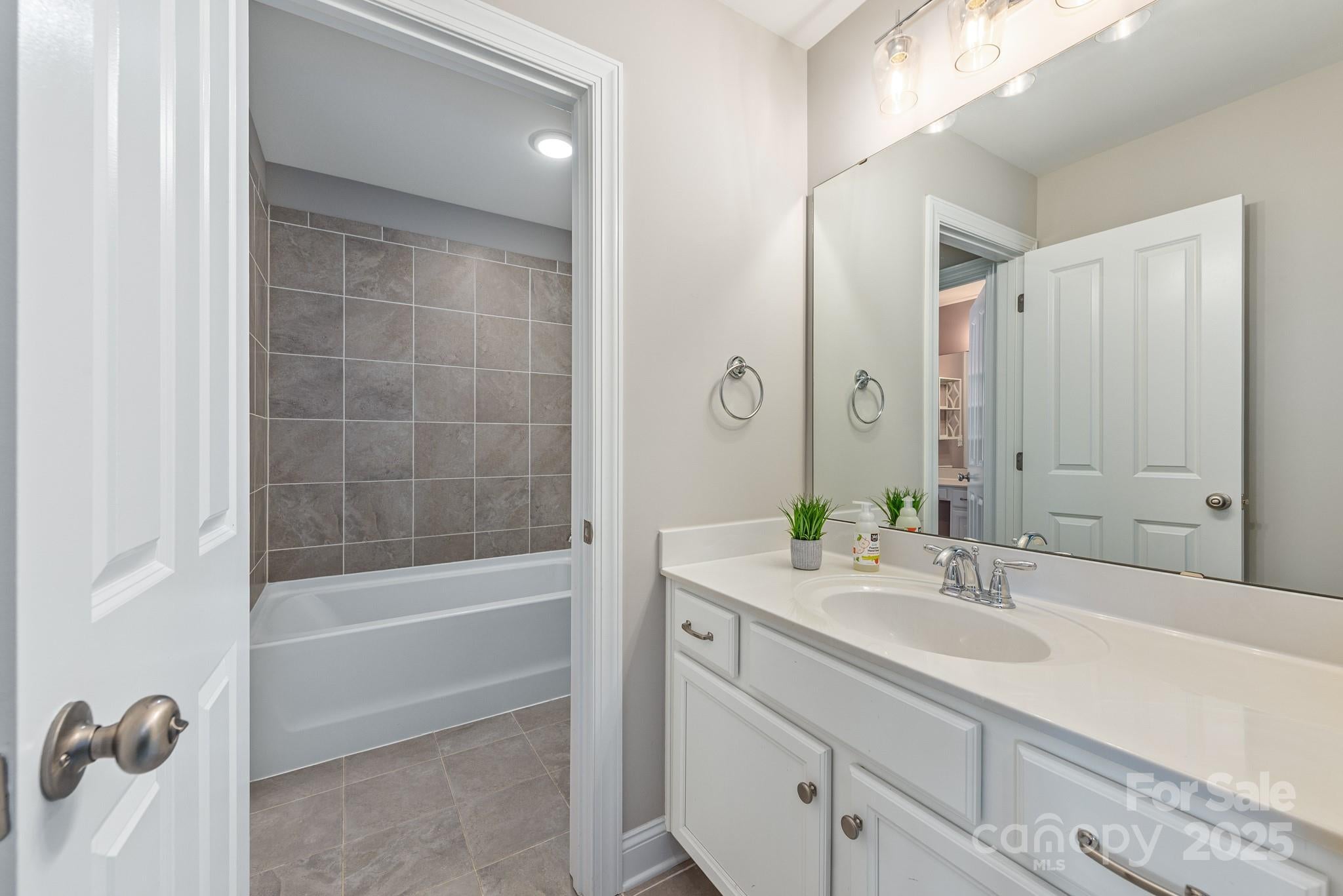 Belmont, North Carolina, 28012, United States, 4 Bedrooms Bedrooms, ,4 BathroomsBathrooms,Residential,Active,1852772