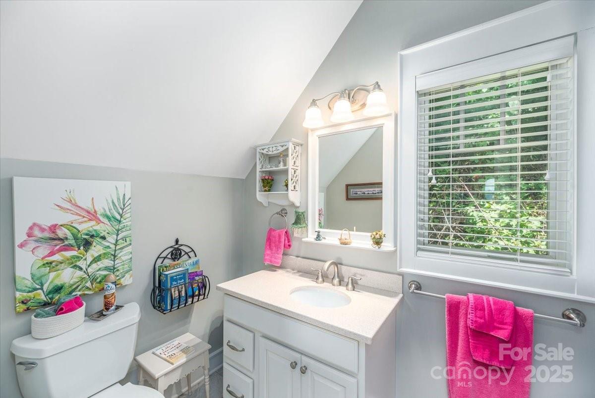 Waynesville, North Carolina, 28785, United States, 3 Bedrooms Bedrooms, ,4 BathroomsBathrooms,Residential,Active,1952318