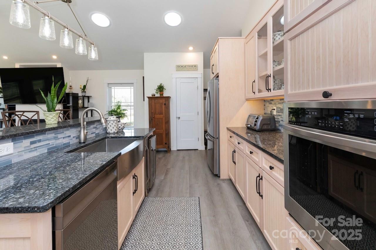 Canton, North Carolina, 28716, United States, 3 Bedrooms Bedrooms, ,4 BathroomsBathrooms,Residential,Active,2007140