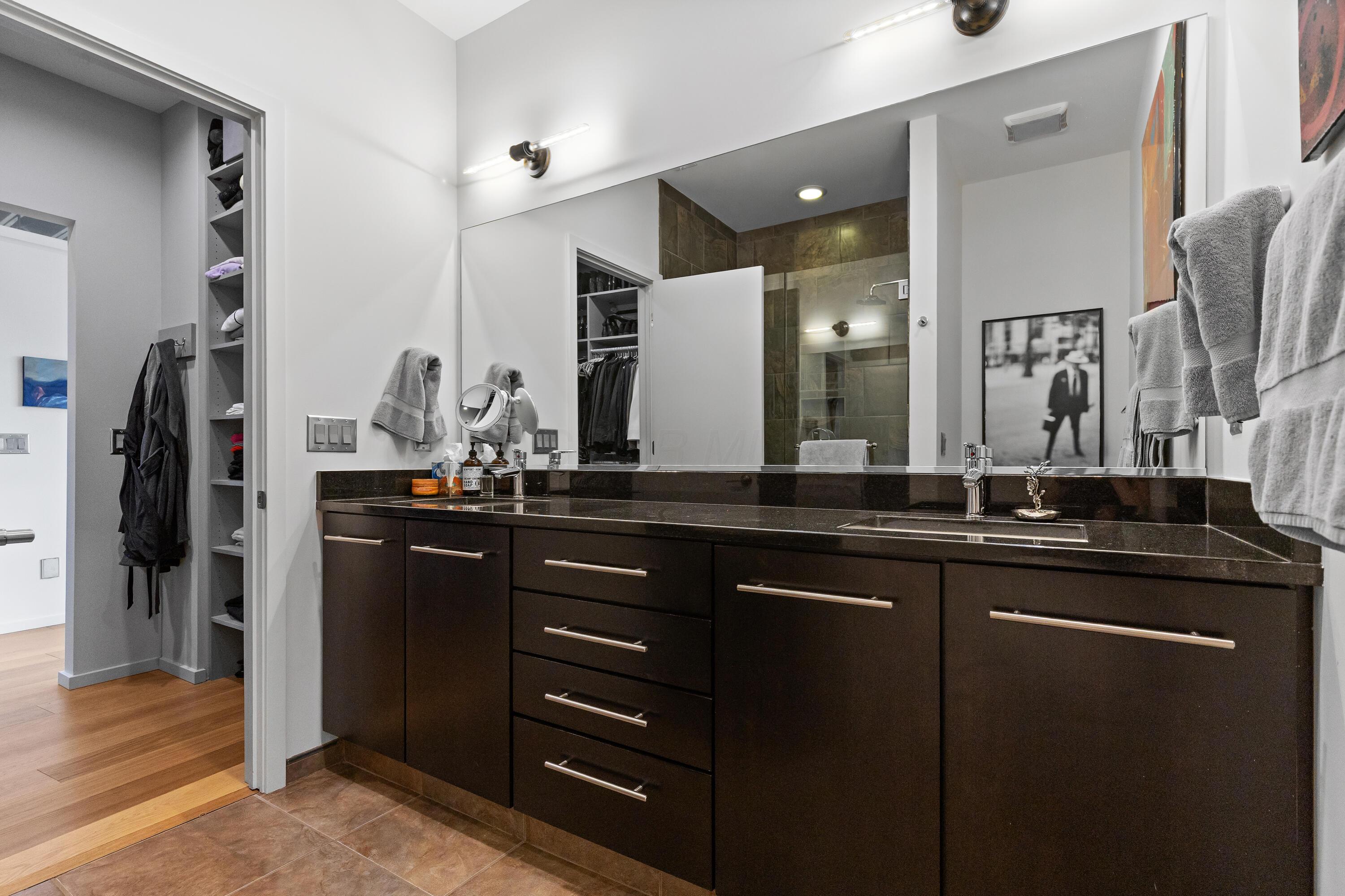 Columbus, Ohio, 43201, United States, 3 Bedrooms Bedrooms, ,5 BathroomsBathrooms,Residential,Active,1894778