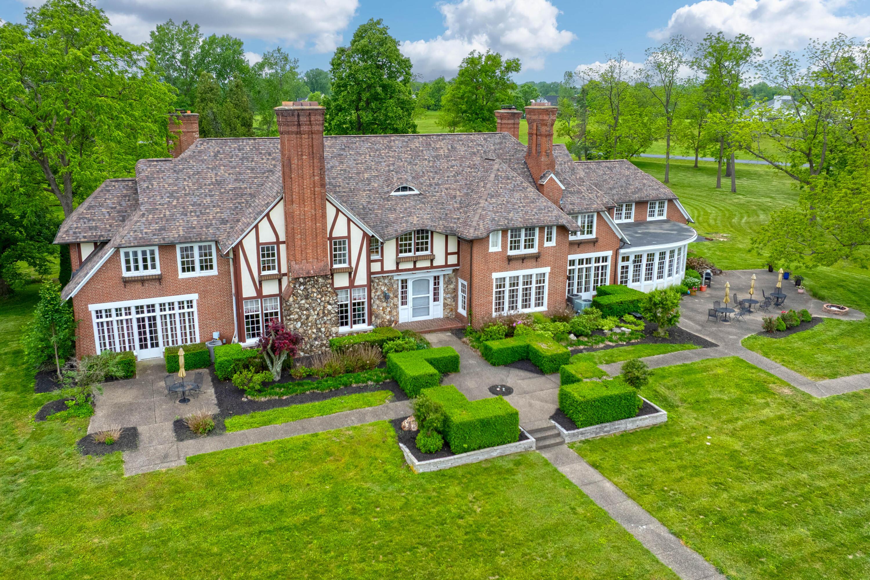 Thornville, Ohio, 43076, United States, 9 Bedrooms Bedrooms, ,7 BathroomsBathrooms,Residential,Active,1821951