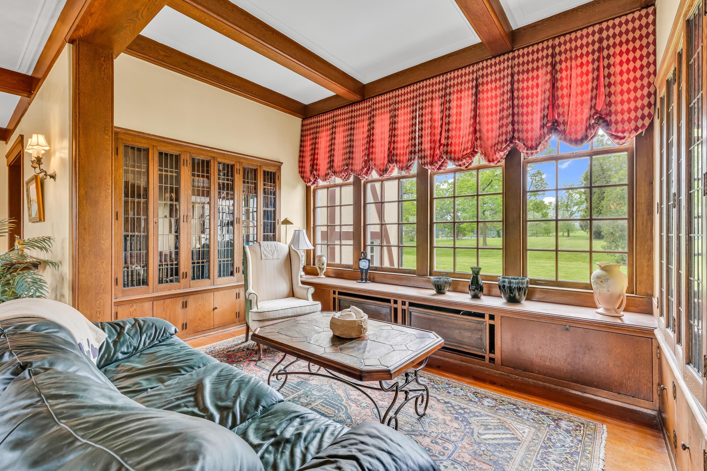 Thornville, Ohio, 43076, United States, 9 Bedrooms Bedrooms, ,7 BathroomsBathrooms,Residential,Active,1821951