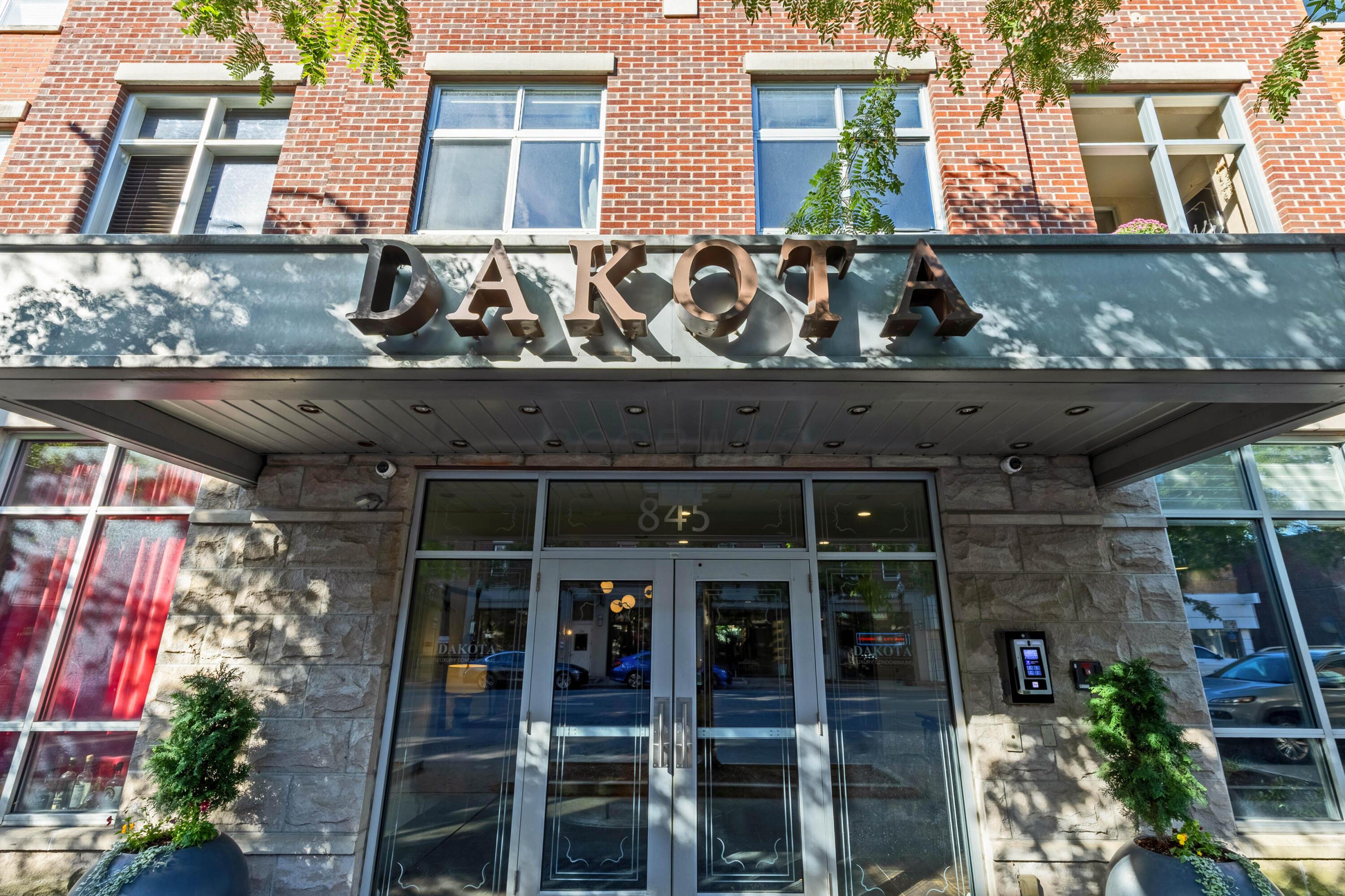 Columbus, Ohio, 43215, United States, 3 Bedrooms Bedrooms, ,4 BathroomsBathrooms,Residential,Active,1954011