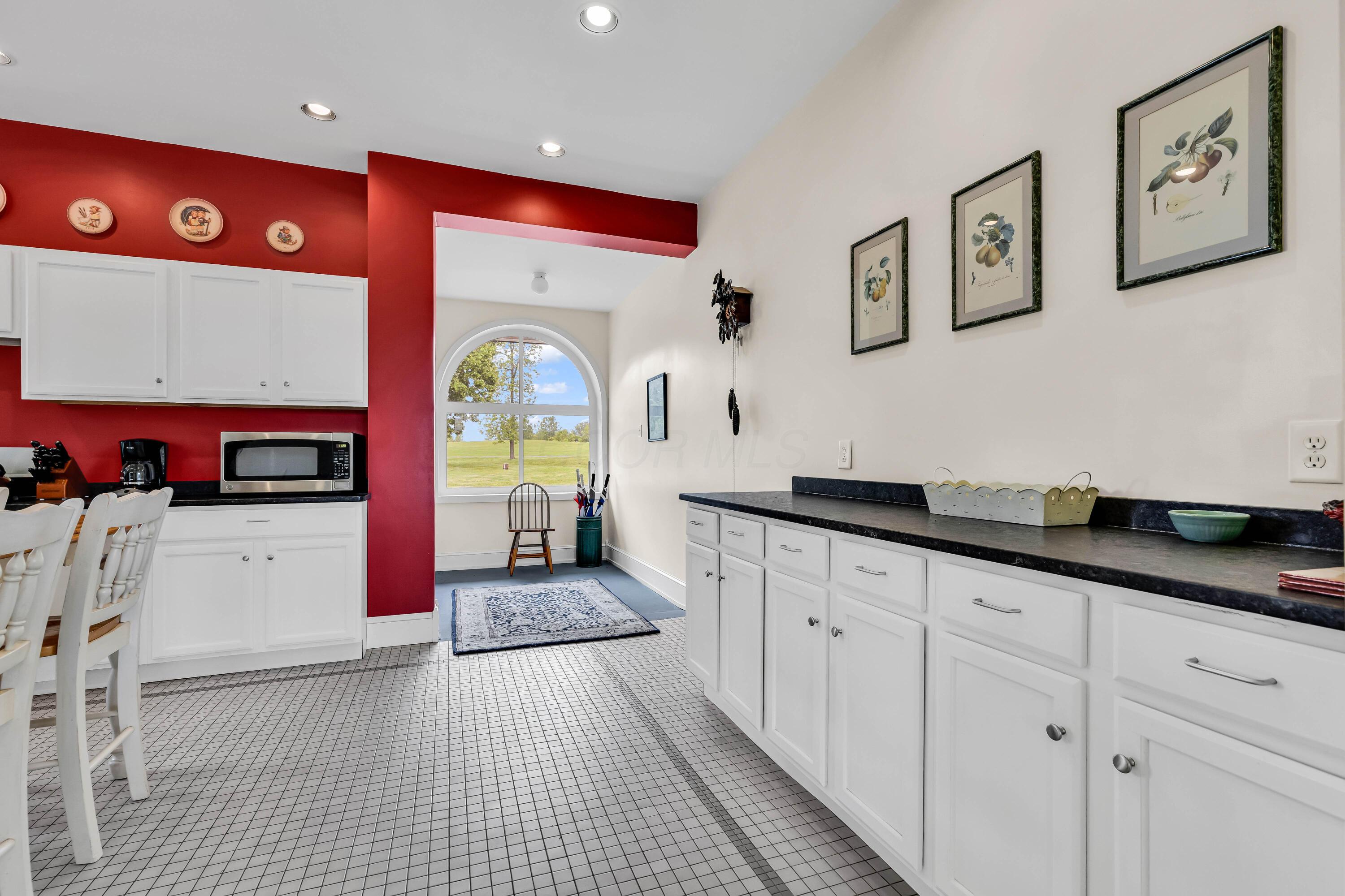 Thornville, Ohio, 43076, United States, 9 Bedrooms Bedrooms, ,7 BathroomsBathrooms,Residential,Active,1821951