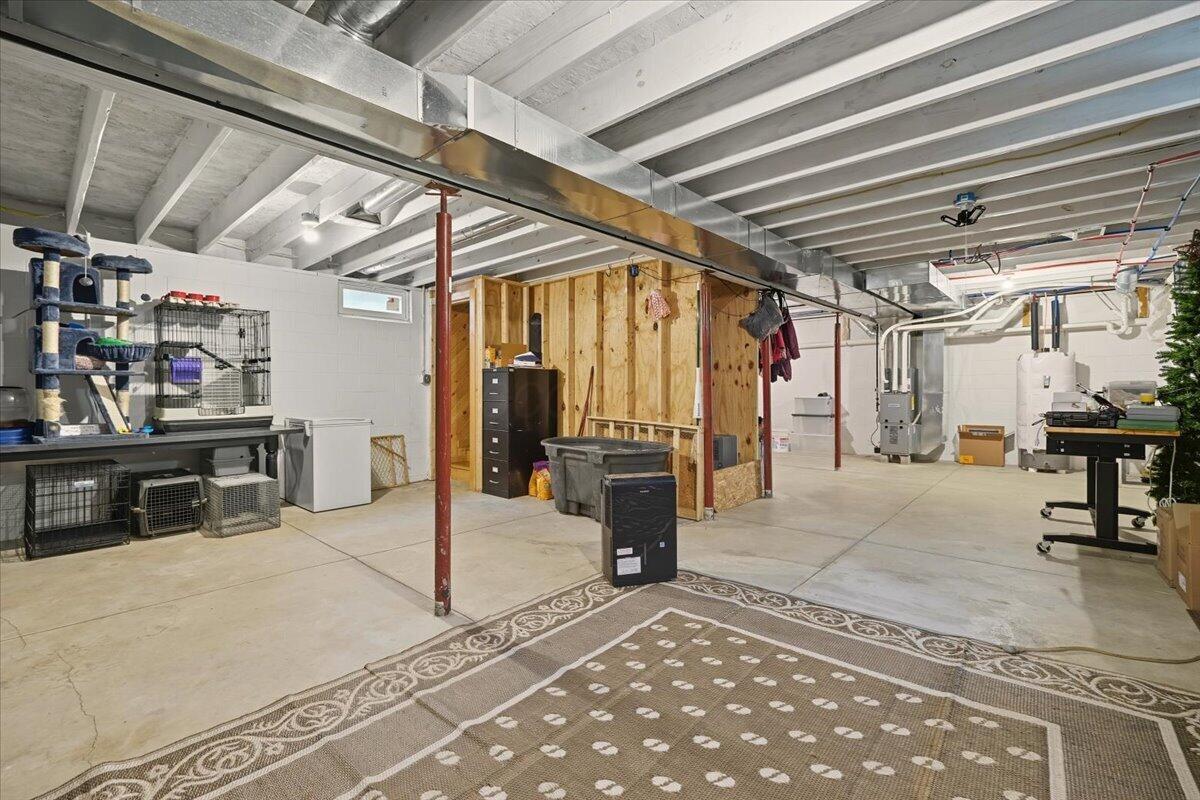 Fredericktown, Ohio, 43019, United States, 8 Bedrooms Bedrooms, ,7 BathroomsBathrooms,Residential,Active,1953994