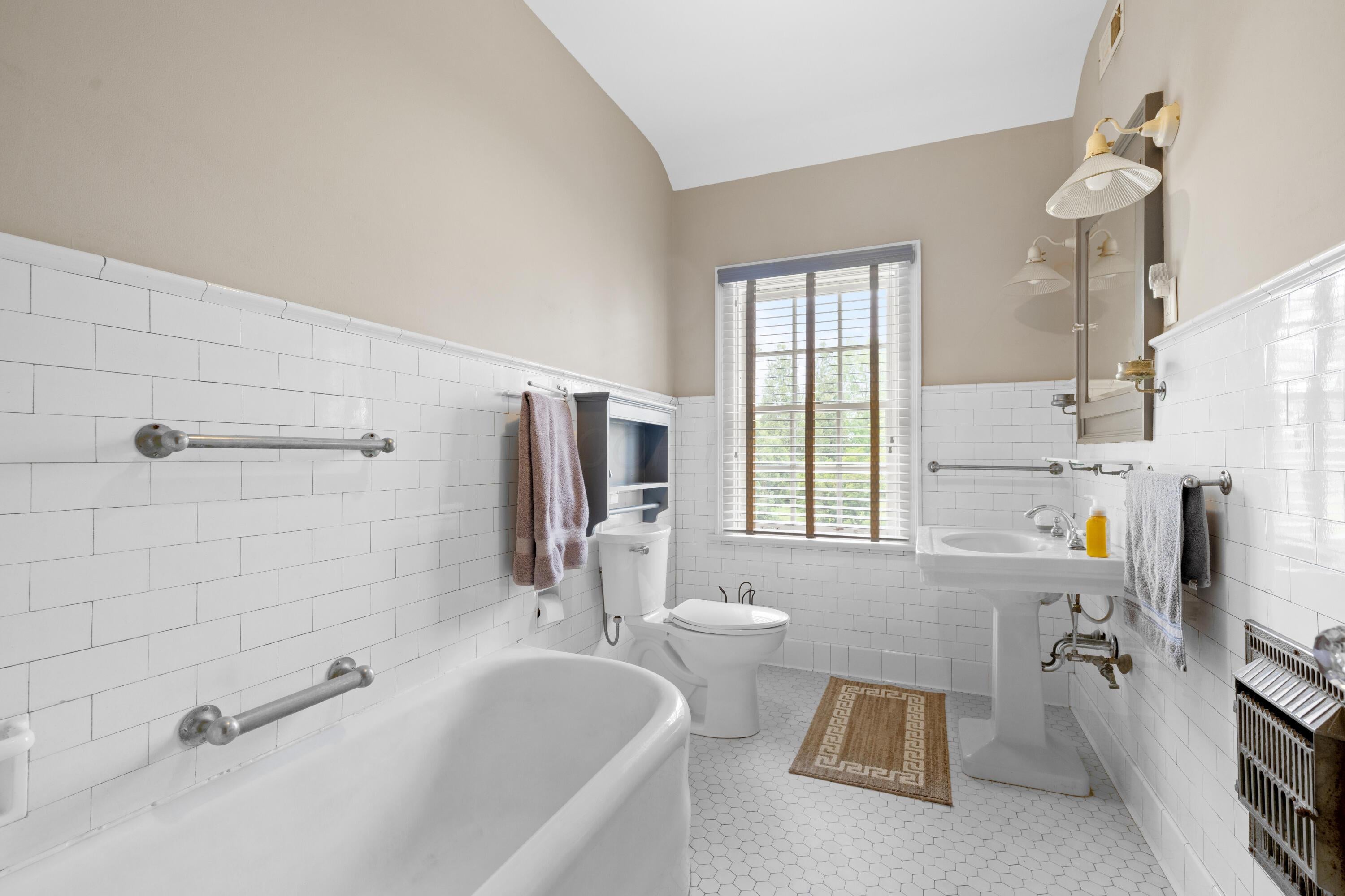 Thornville, Ohio, 43076, United States, 9 Bedrooms Bedrooms, ,7 BathroomsBathrooms,Residential,Active,1821951