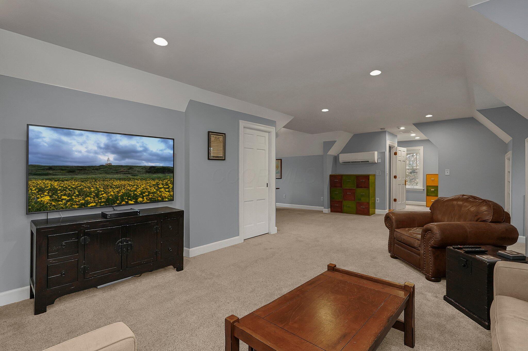 Columbus, Ohio, 43202, United States, 4 Bedrooms Bedrooms, ,4 BathroomsBathrooms,Residential,Active,1748765