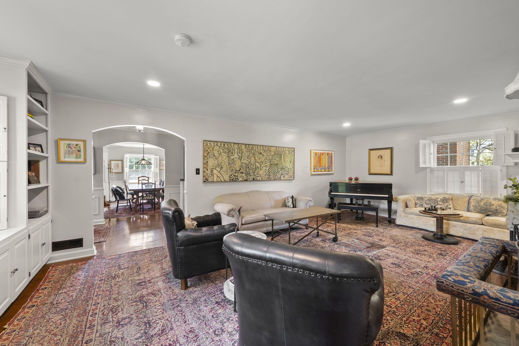 Columbus, Ohio, 43221, United States, 4 Bedrooms Bedrooms, ,5 BathroomsBathrooms,Residential,Active,1953422